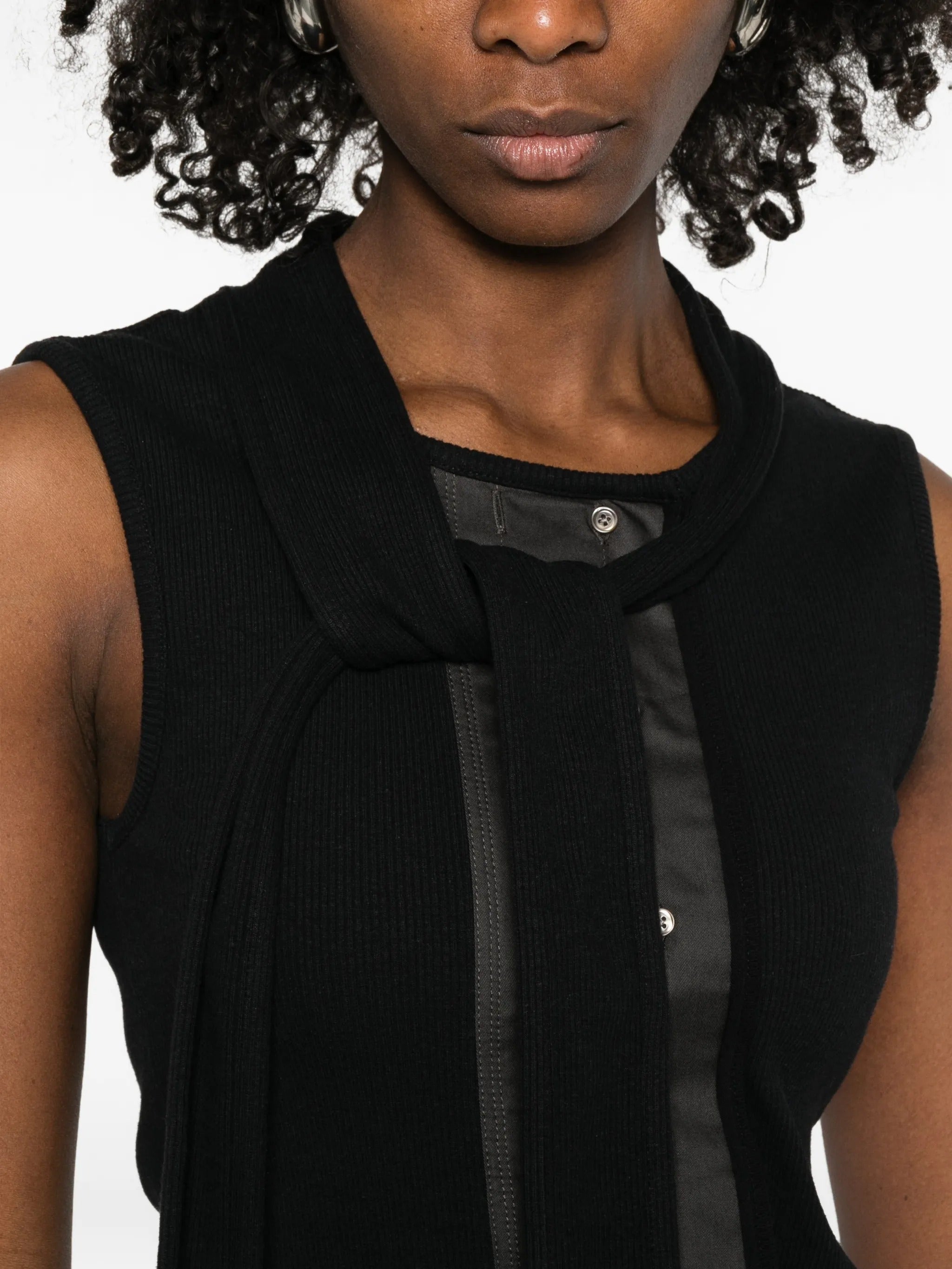 Asymmetrical fitted top