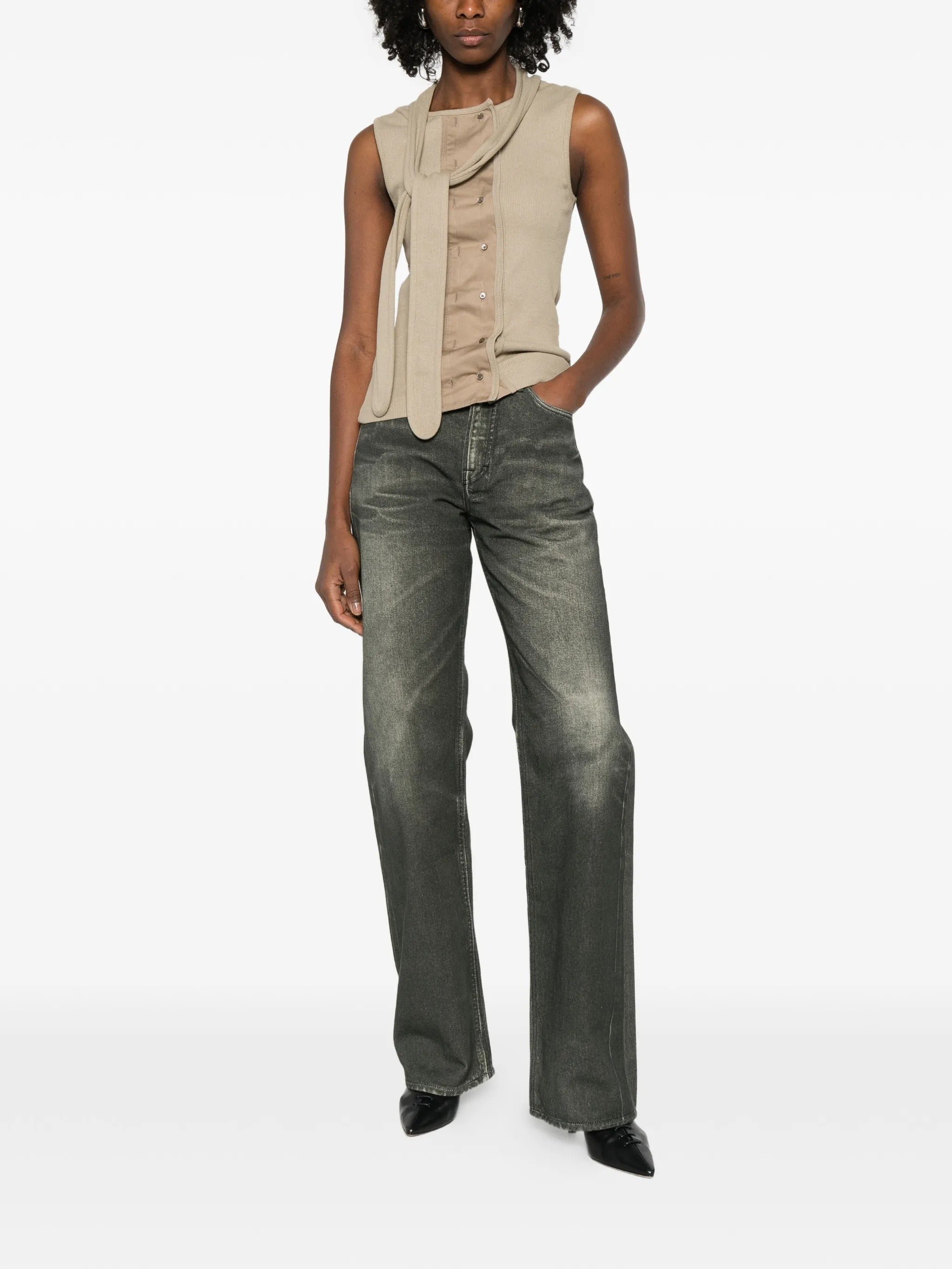 Asymmetrical fitted top