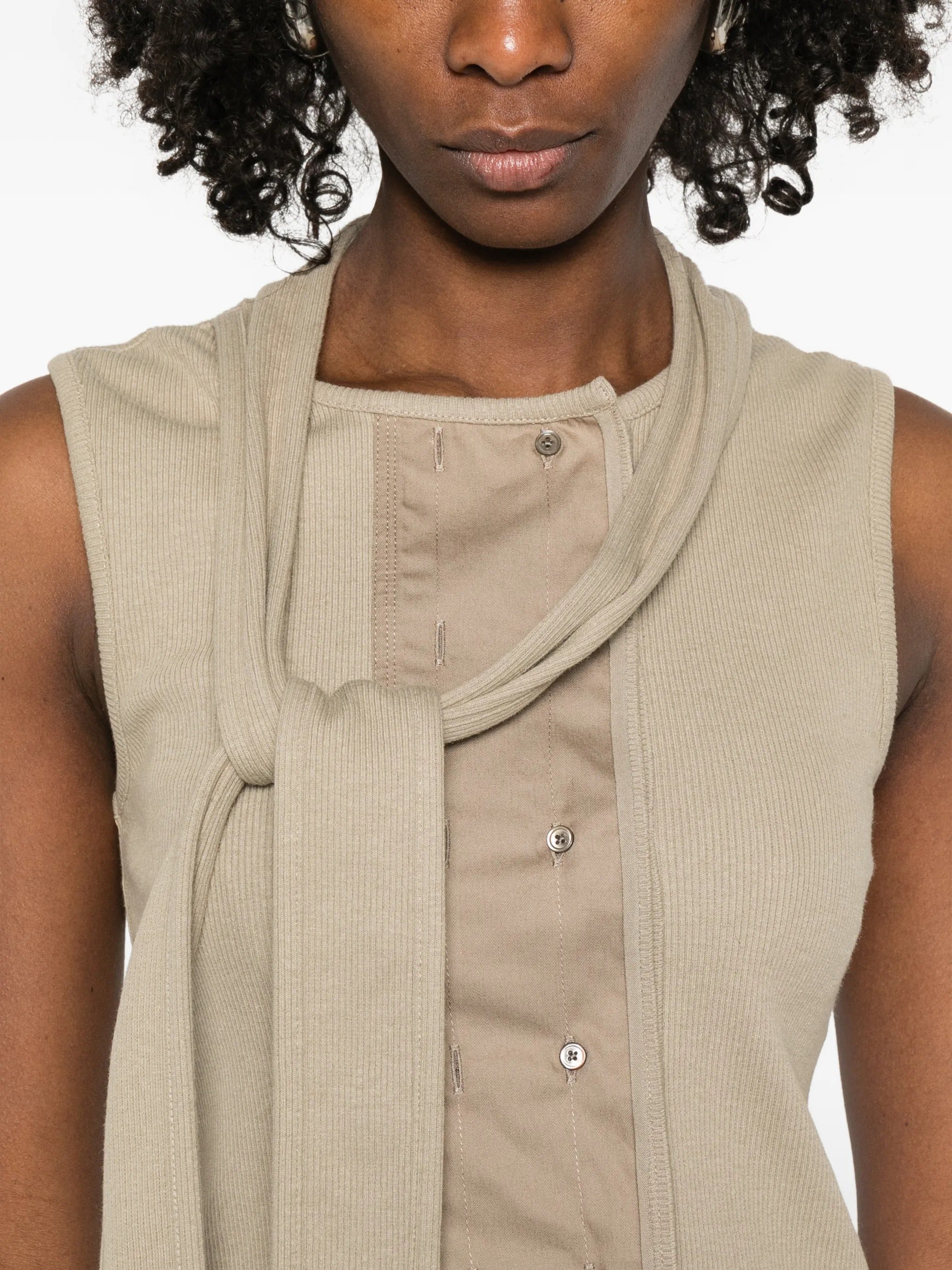 Asymmetrical fitted top
