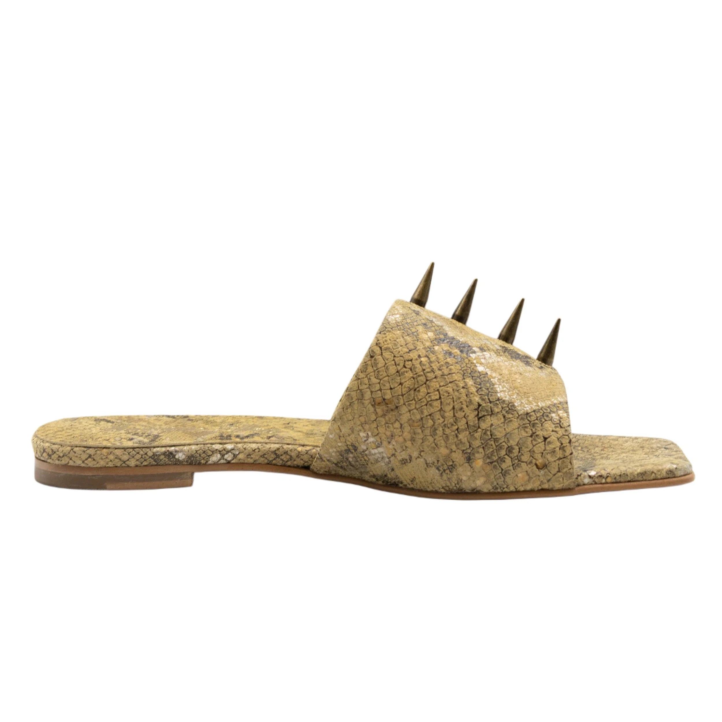 Spotlight flats in saffron