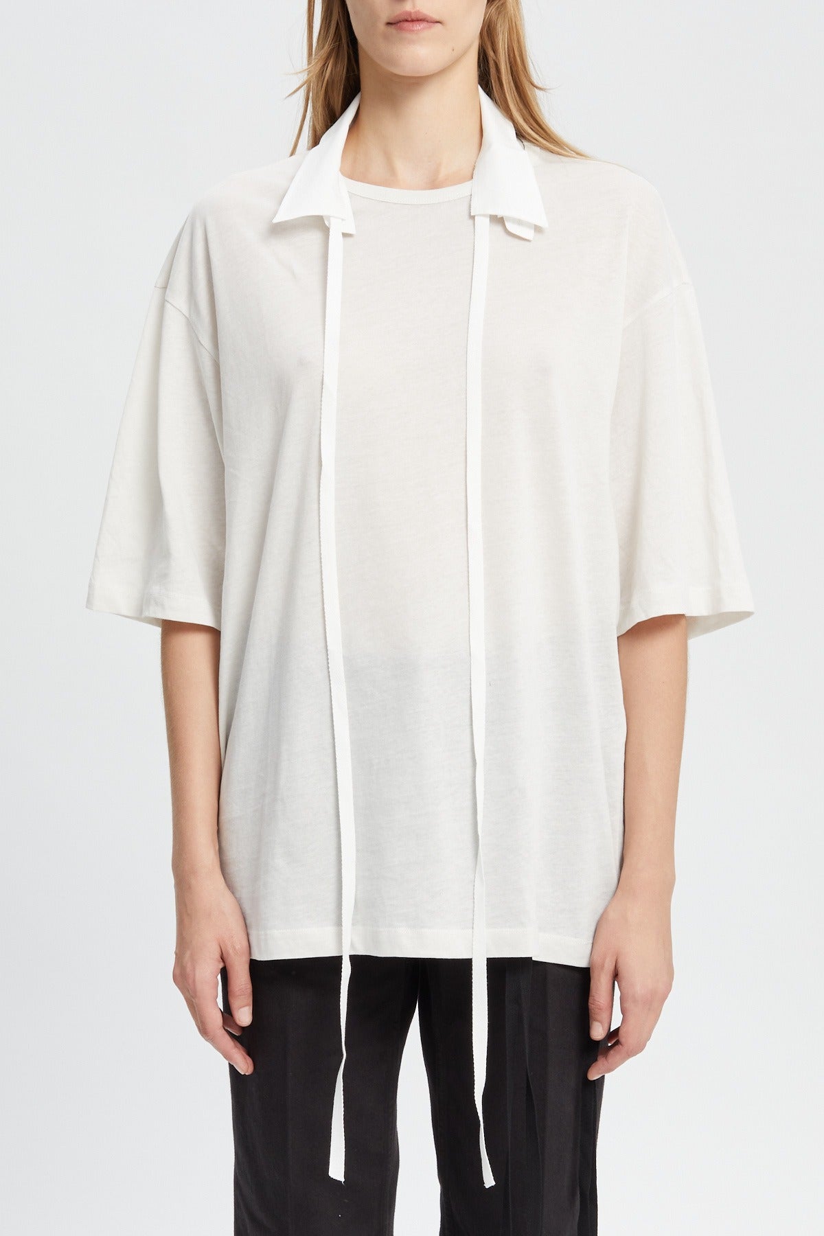Agapi high comfort t shirt with det. collar+"hollow words" print