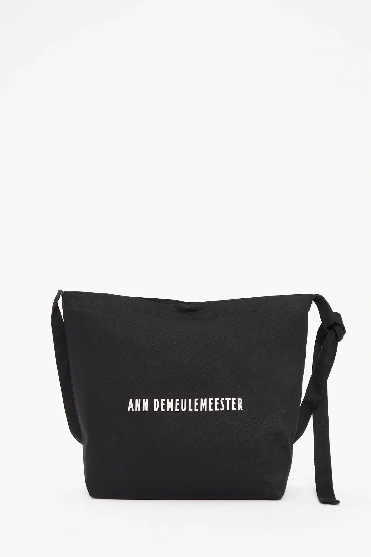 Ad medium shoulder bag with adjustable strap