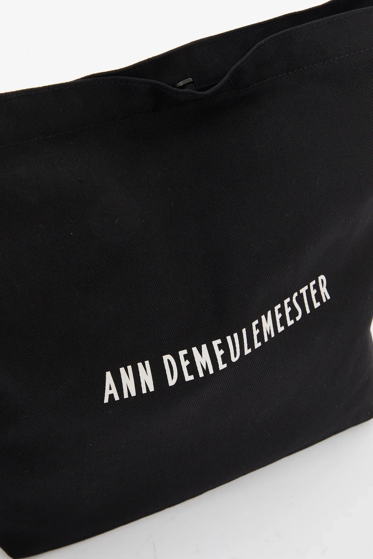 Ad medium shoulder bag with adjustable strap