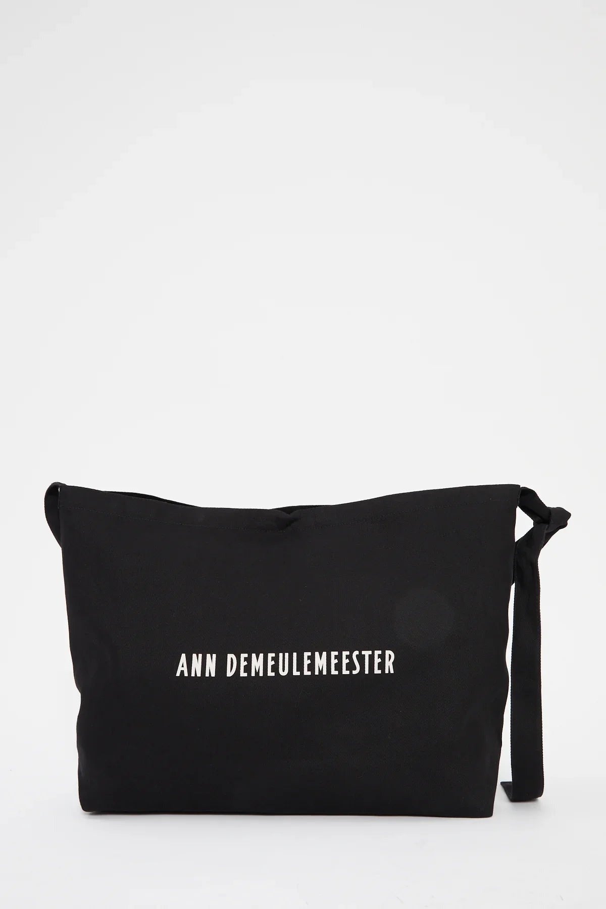 Ad large shoulder bag with adjustable strap