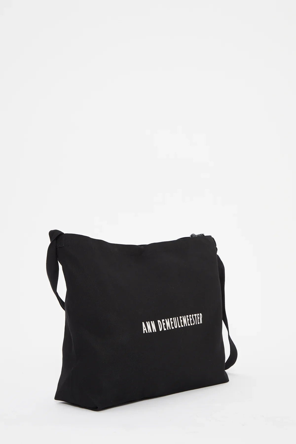 Ad large shoulder bag with adjustable strap