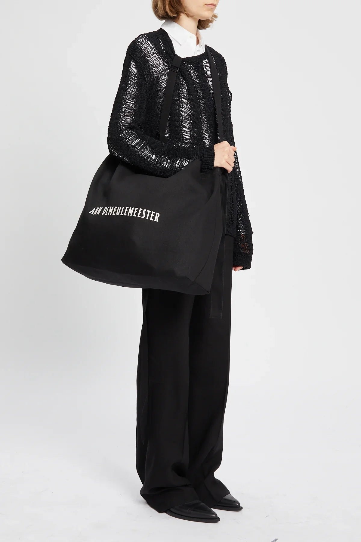 Ad large shoulder bag with adjustable strap