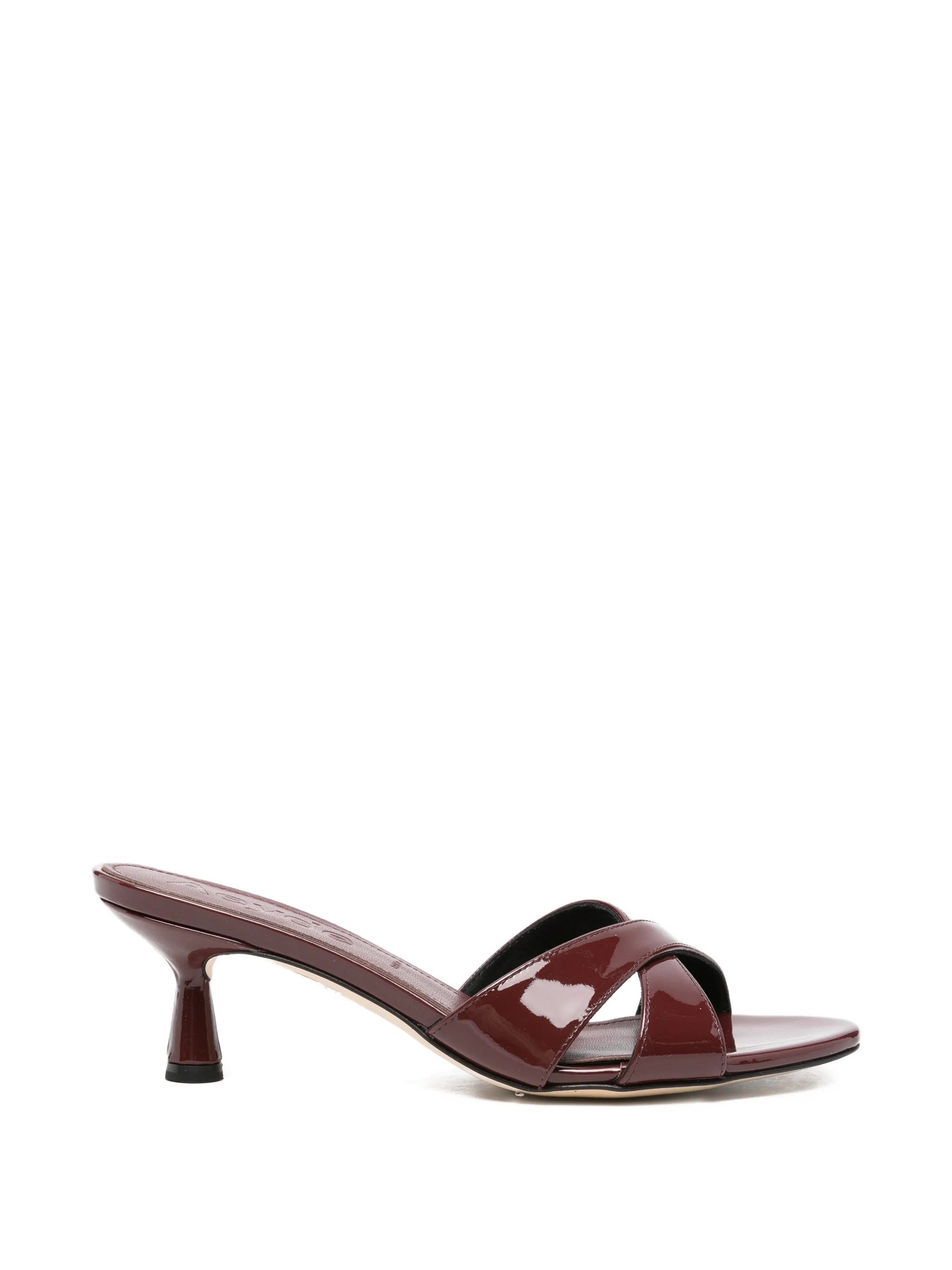 Vero patent calf leather port