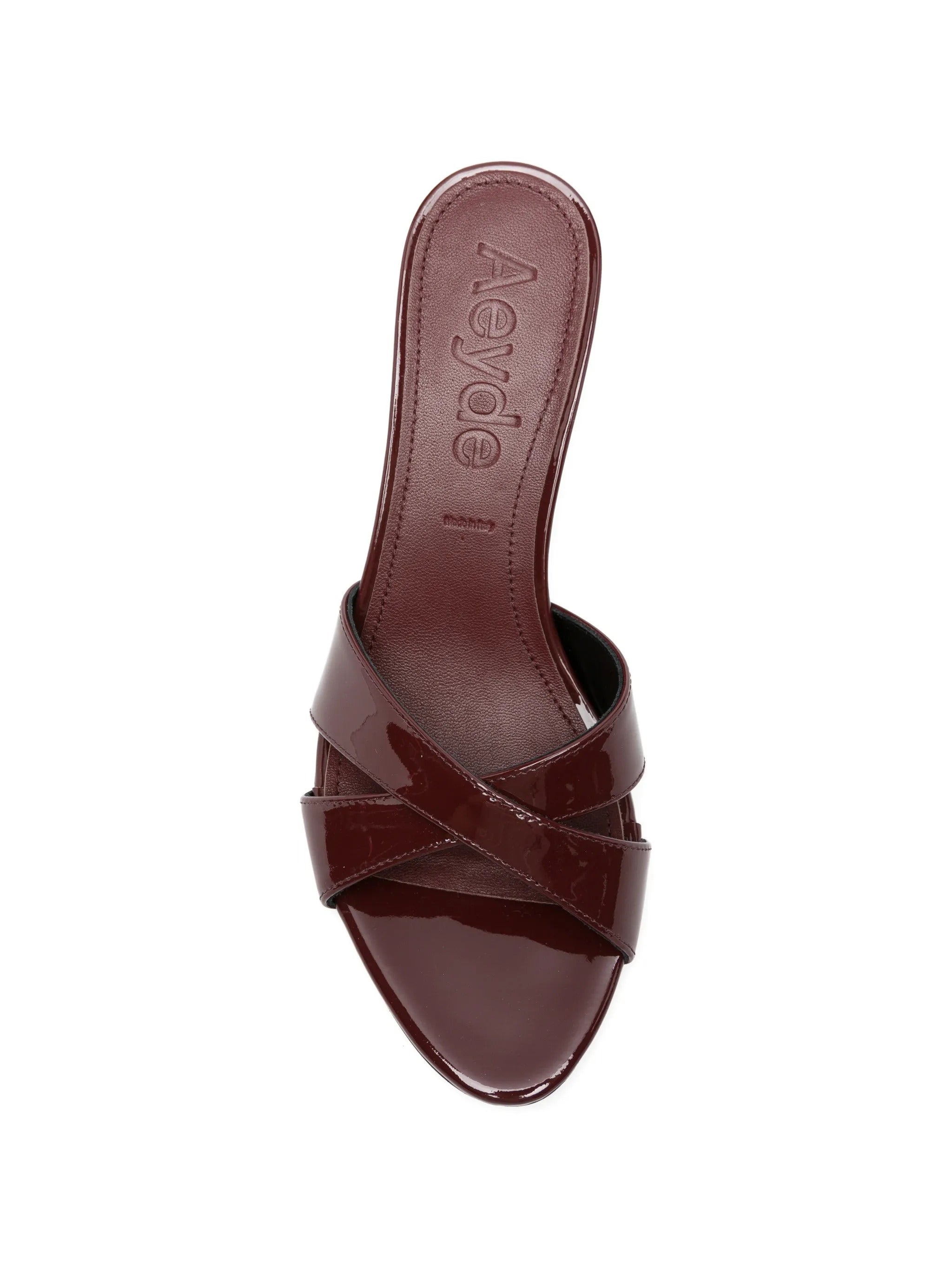 Vero patent calf leather port