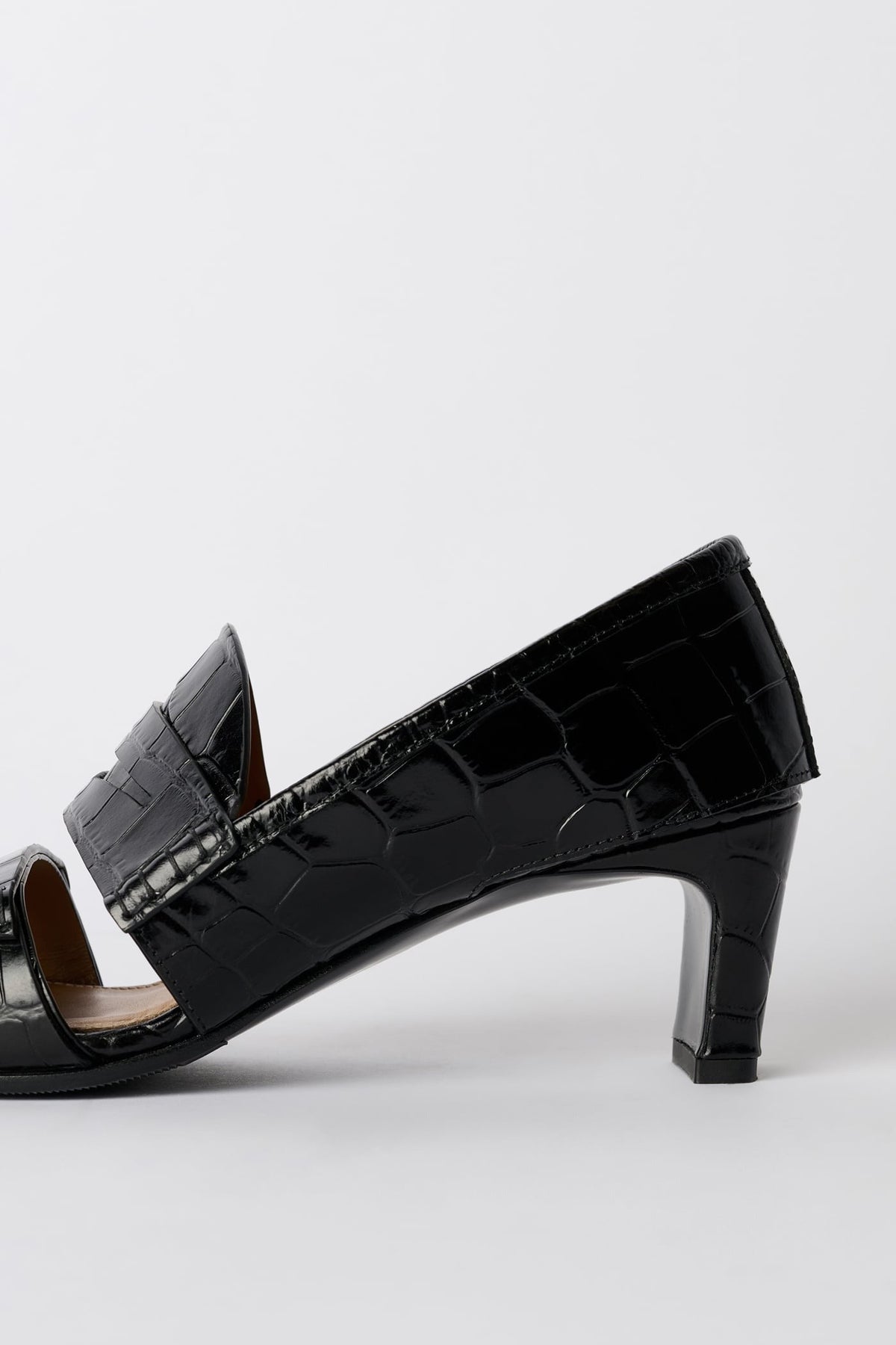 Court sandal