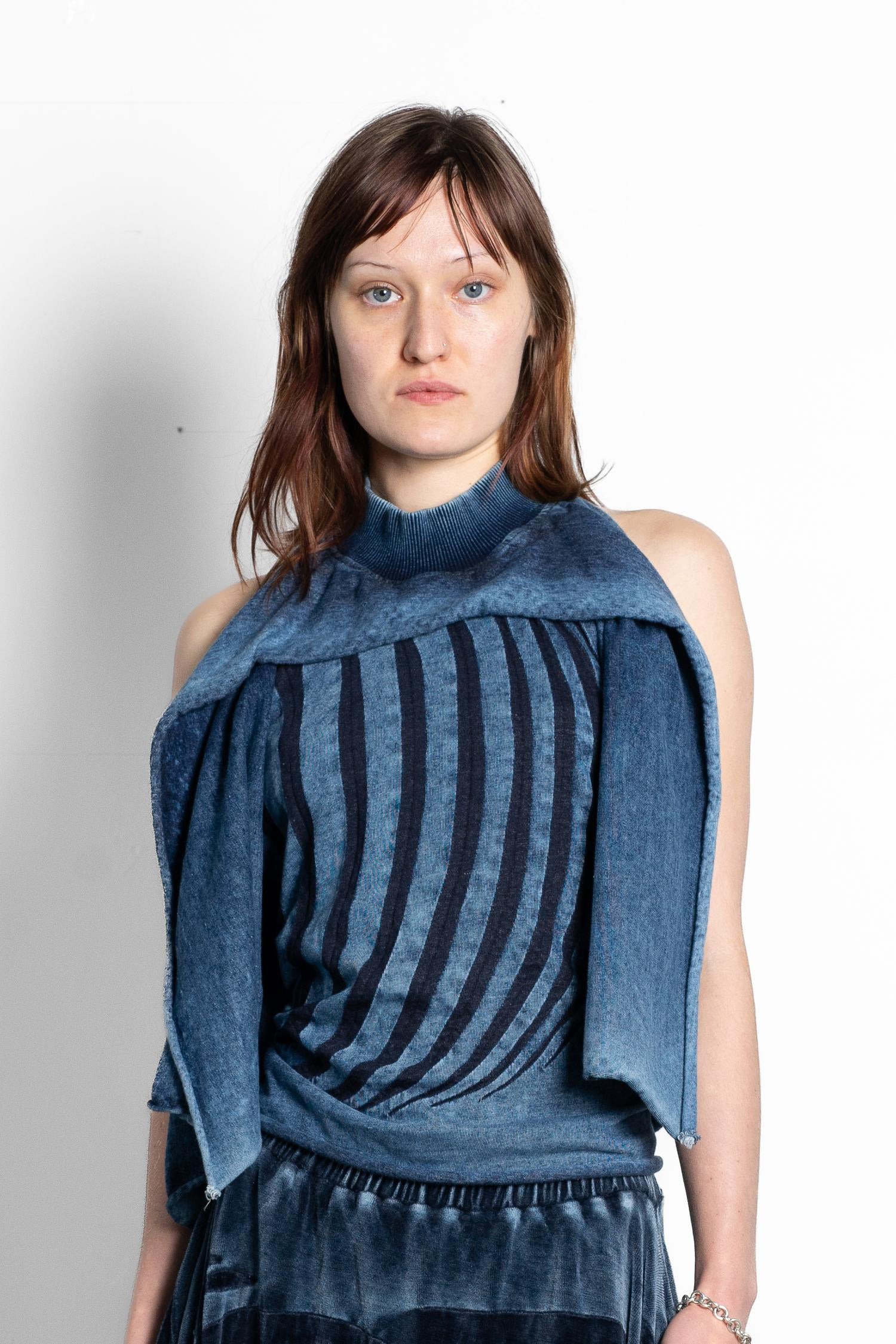 Backless t-shirt