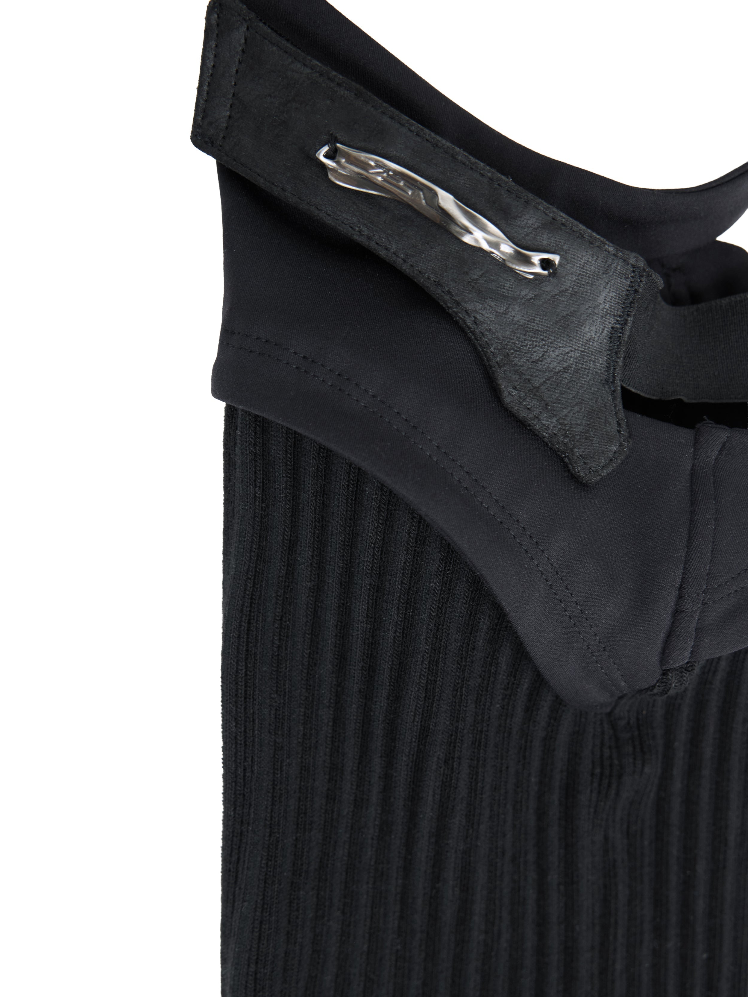 Asymmetric leg warmer