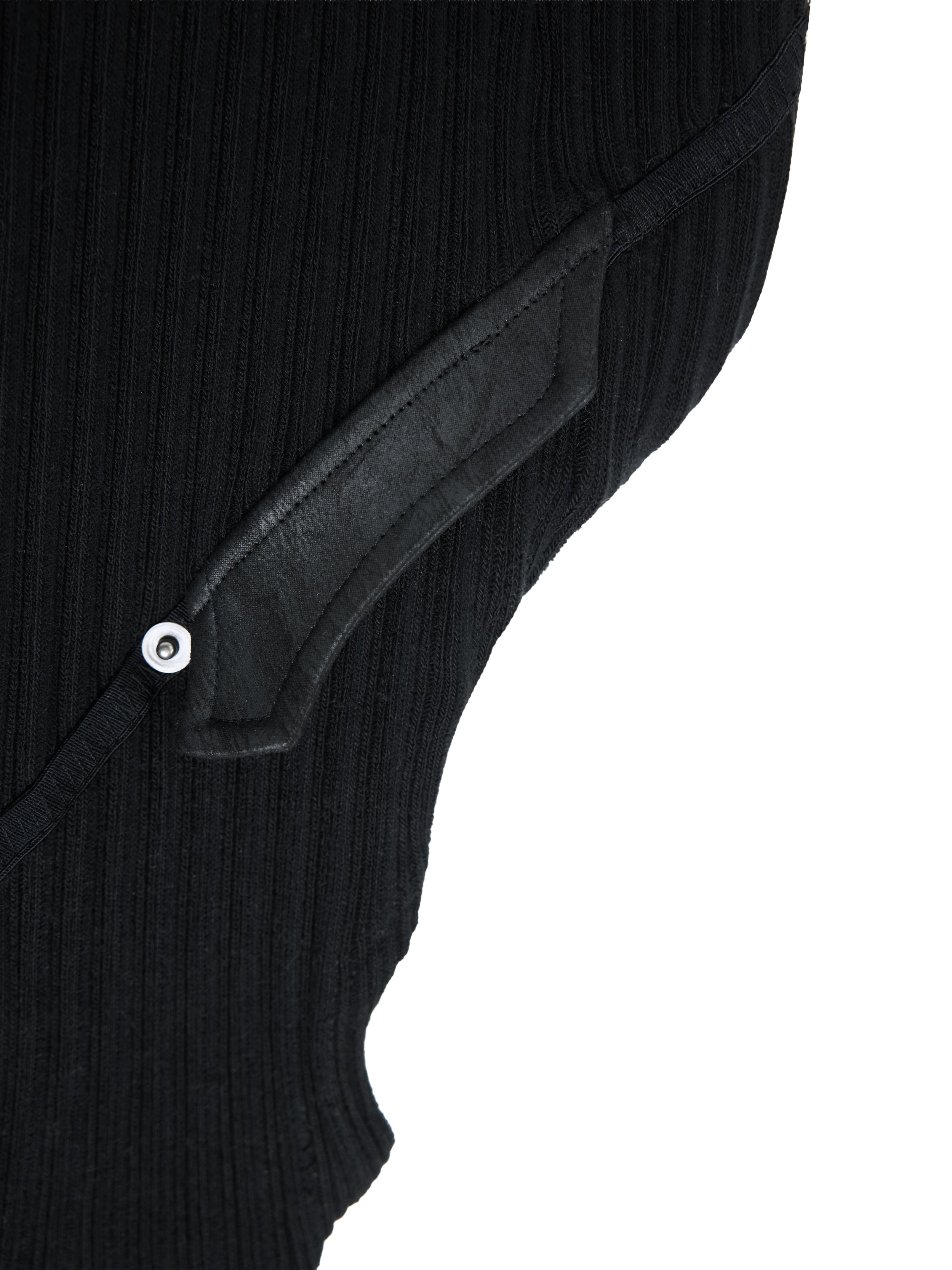Asymmetric leg warmer
