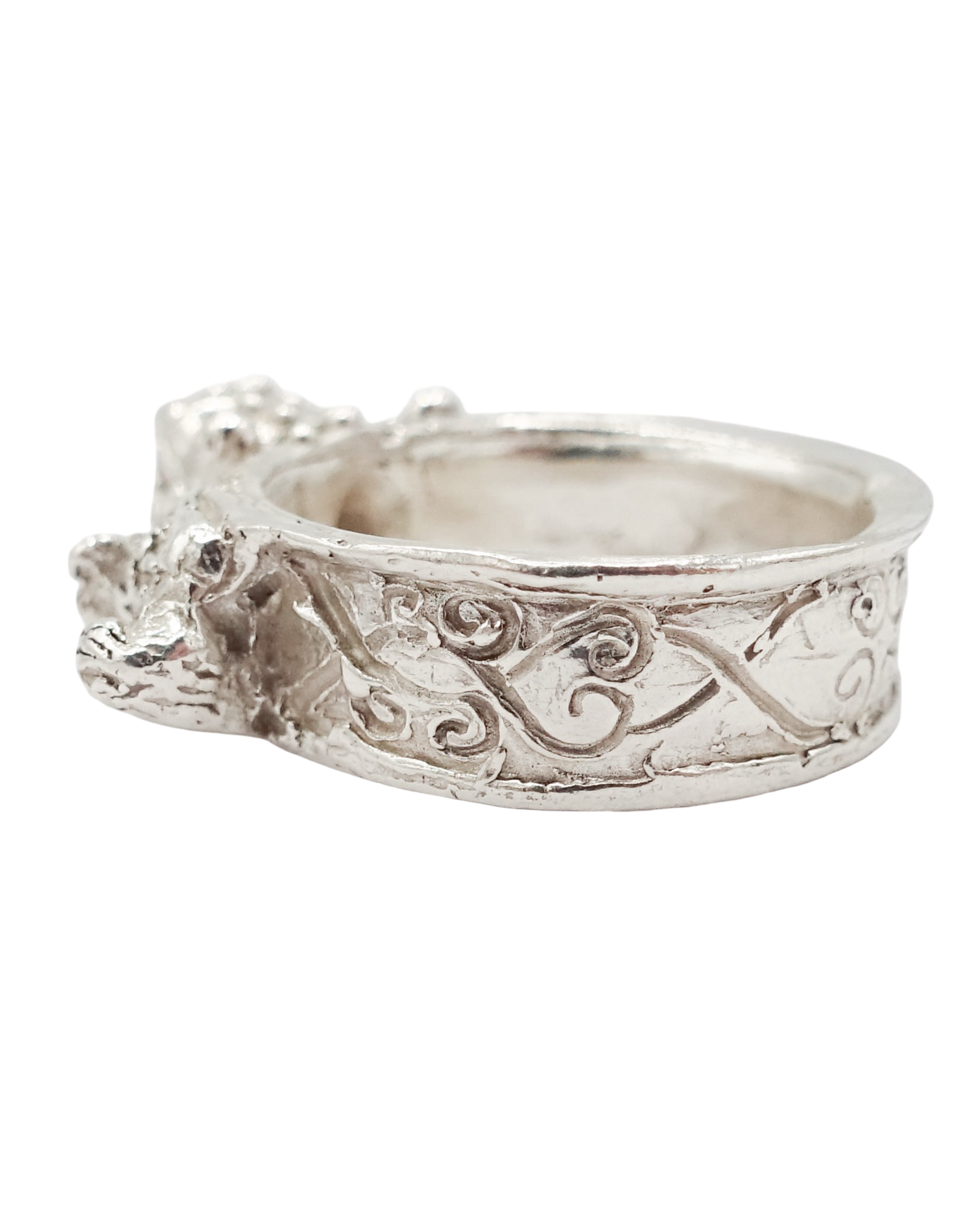 In throes ring || sz 7.5
