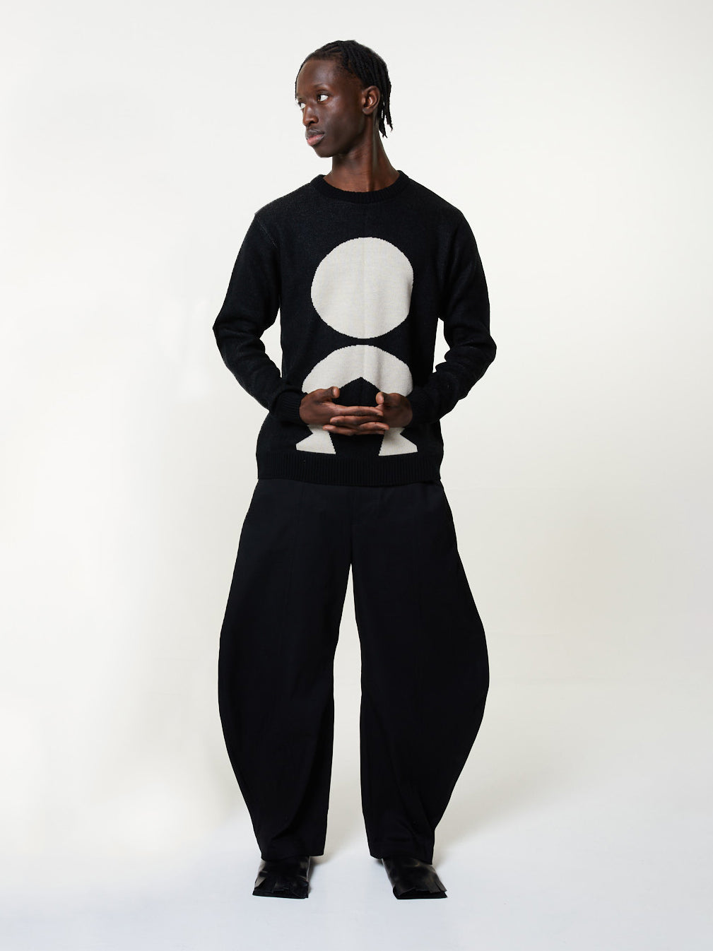 Black essential jumper | relaxed fit