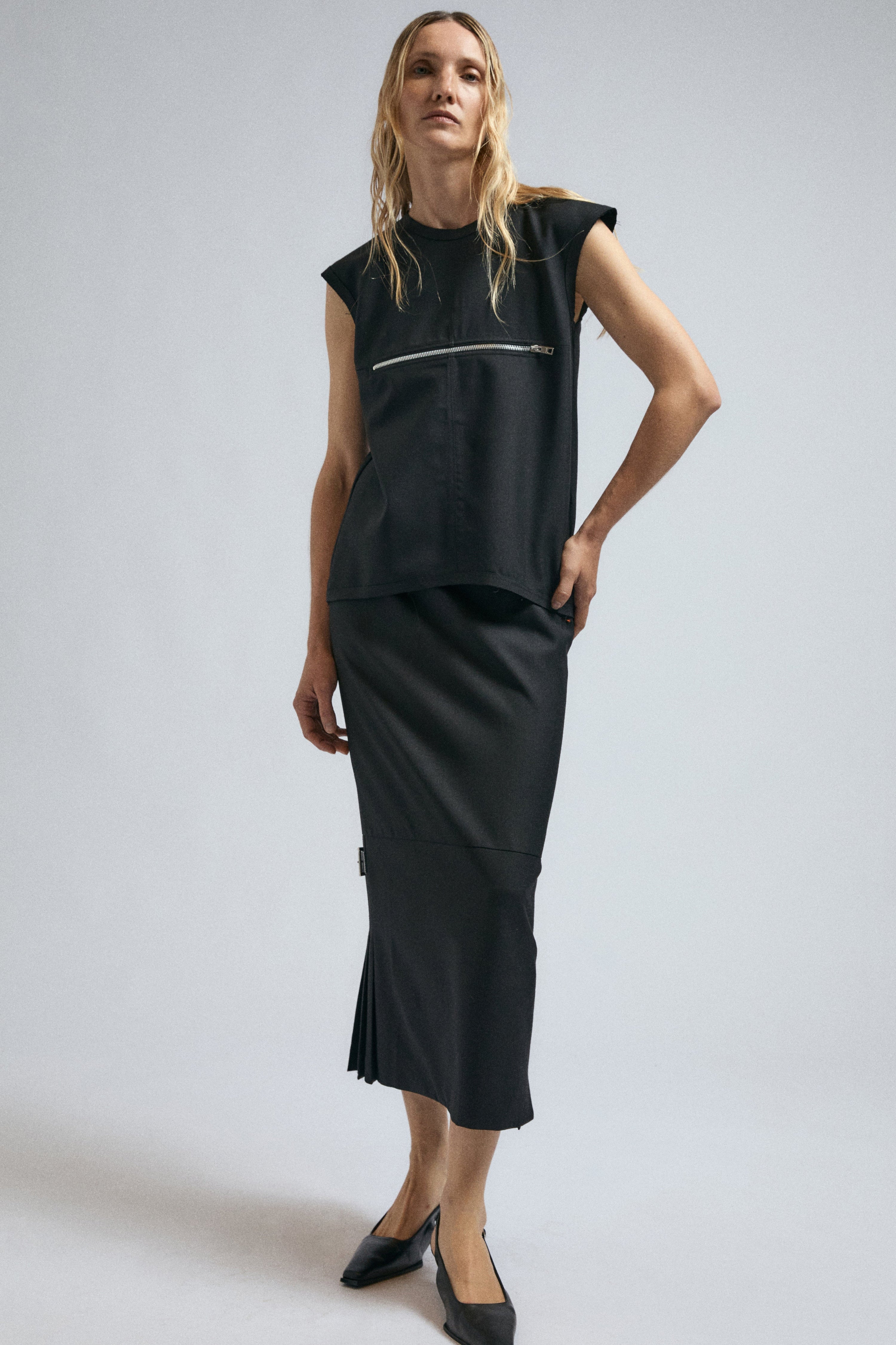 Convex skirt black