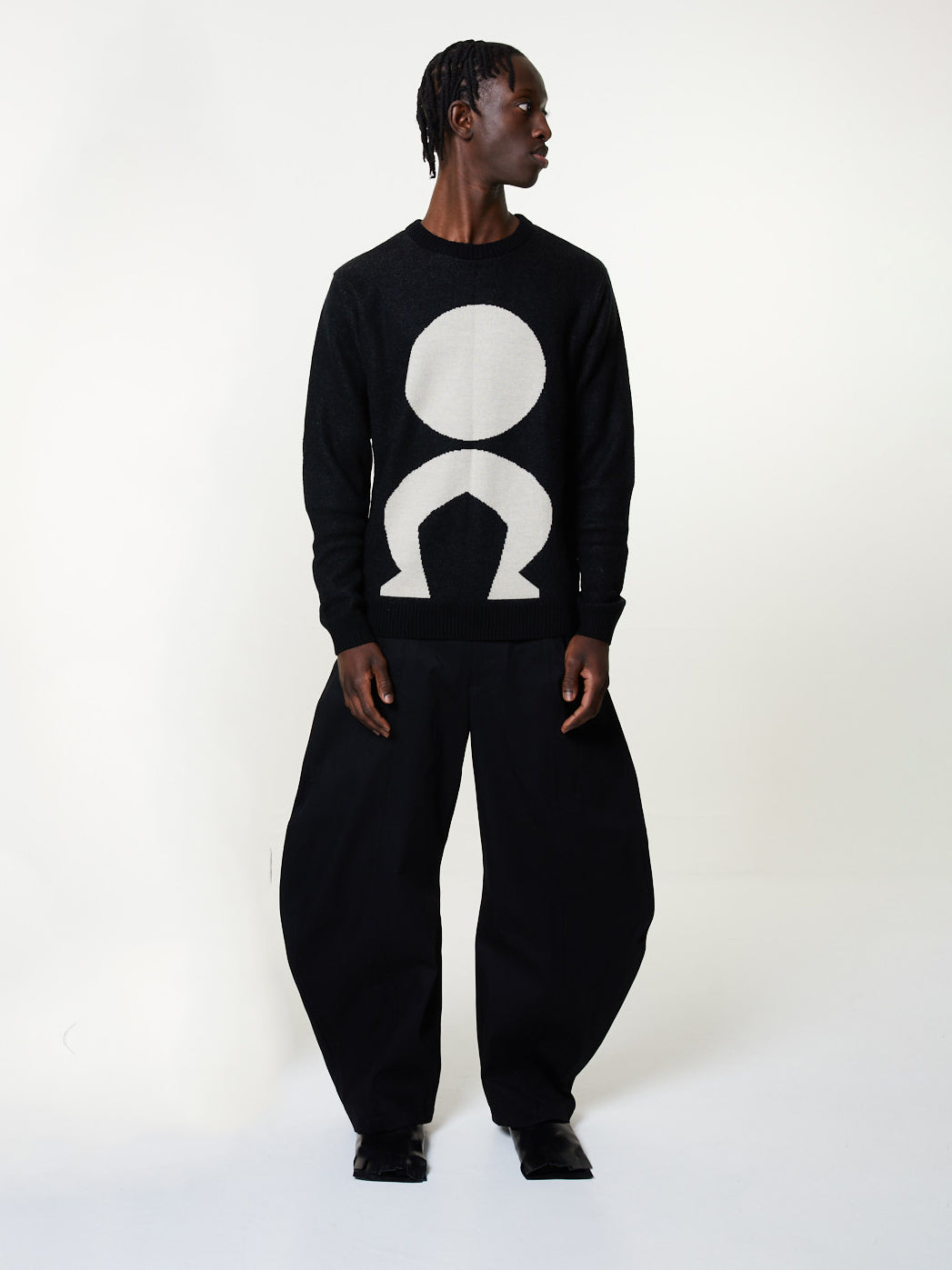 Black essential jumper | relaxed fit