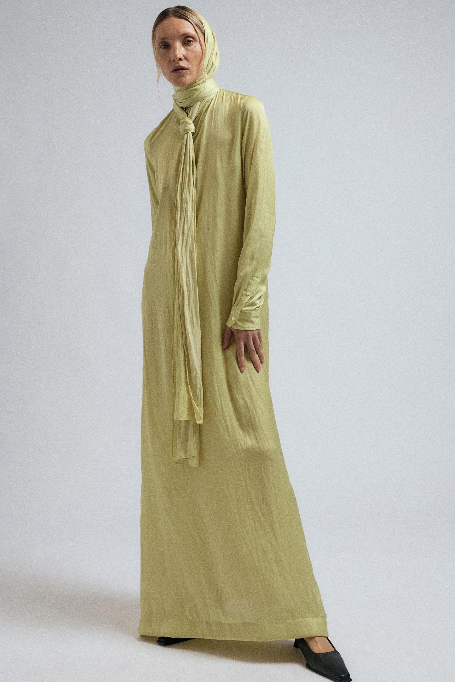Bow dress canary