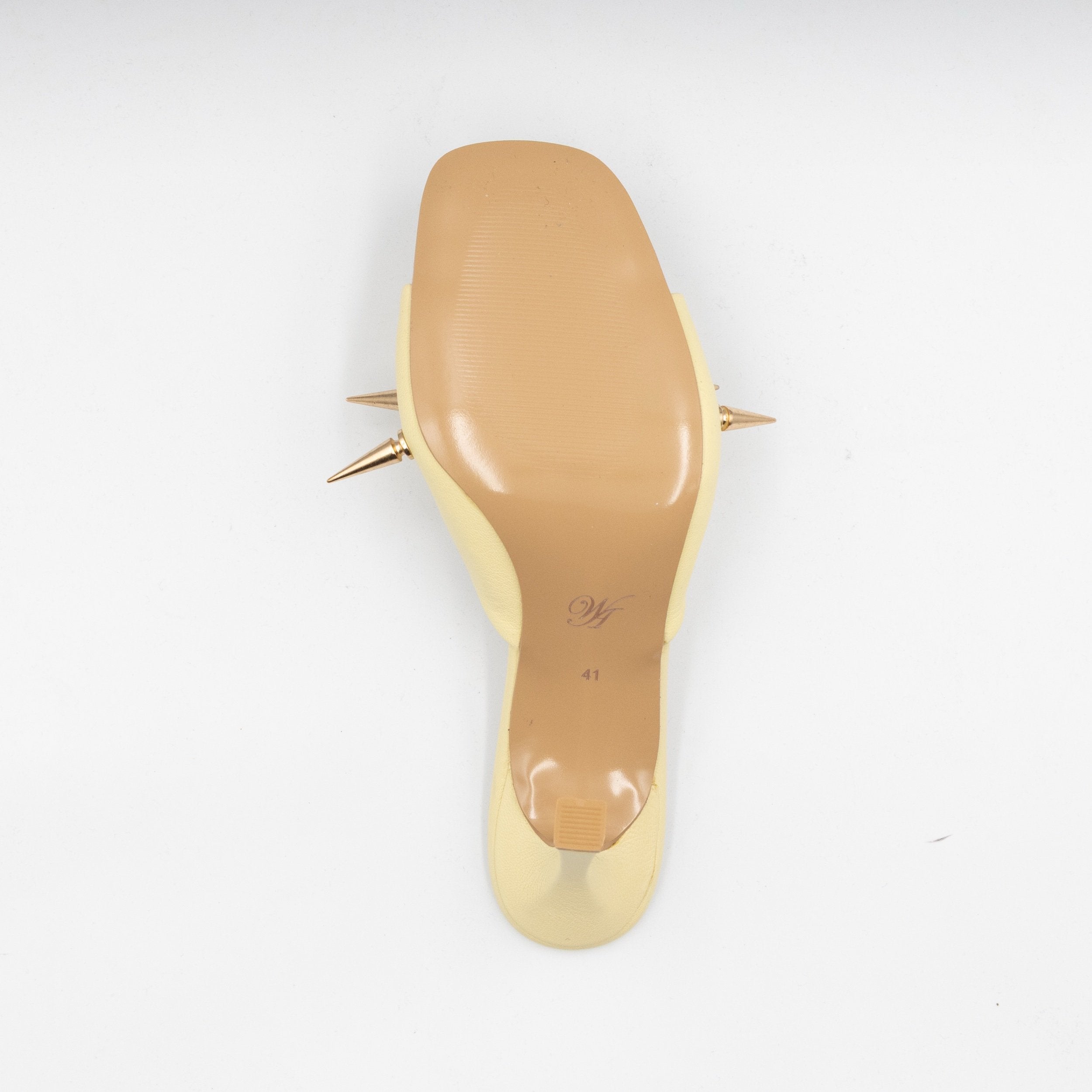 Spotlight heel in butter