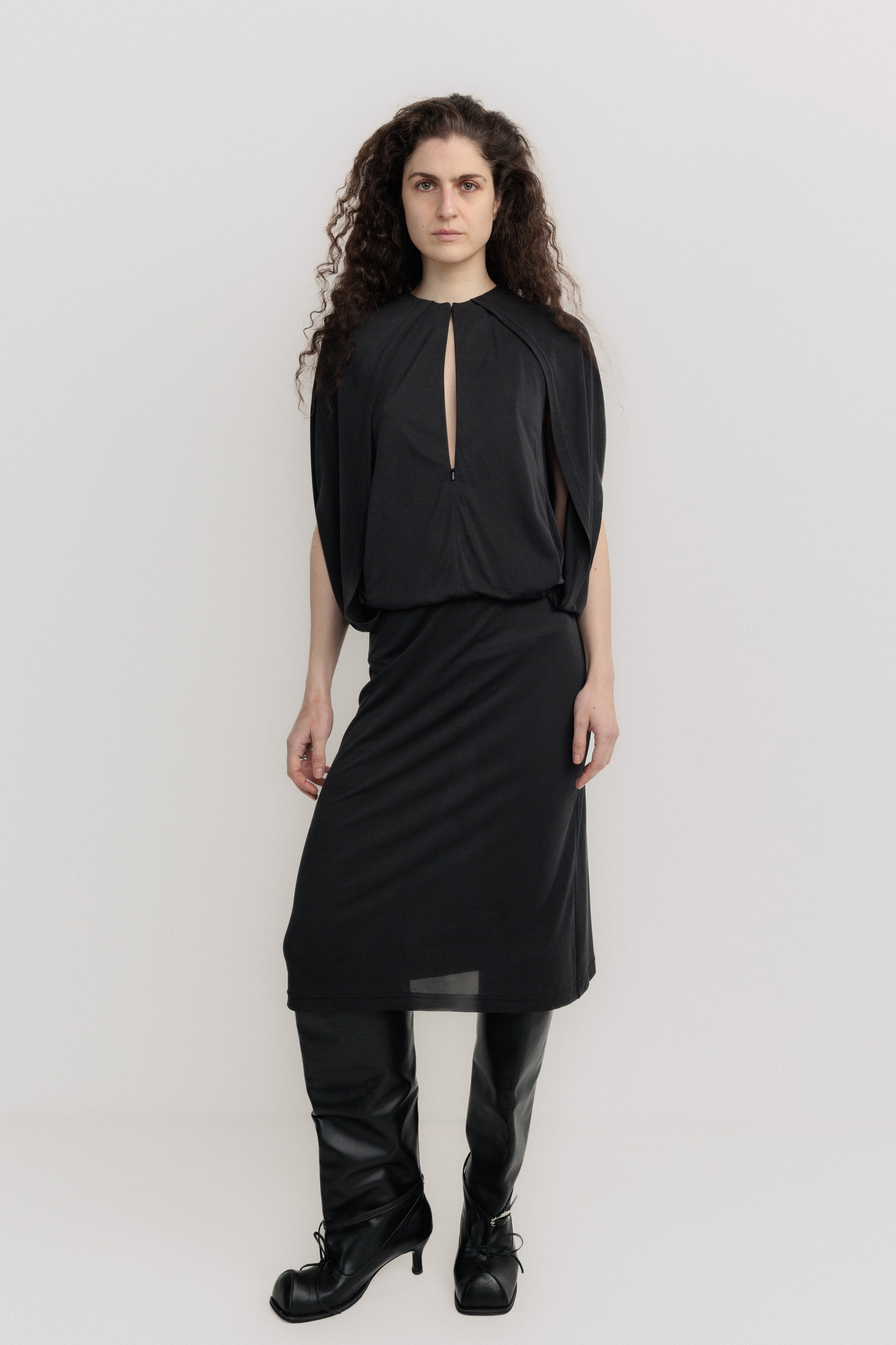 Cape dress charcoal