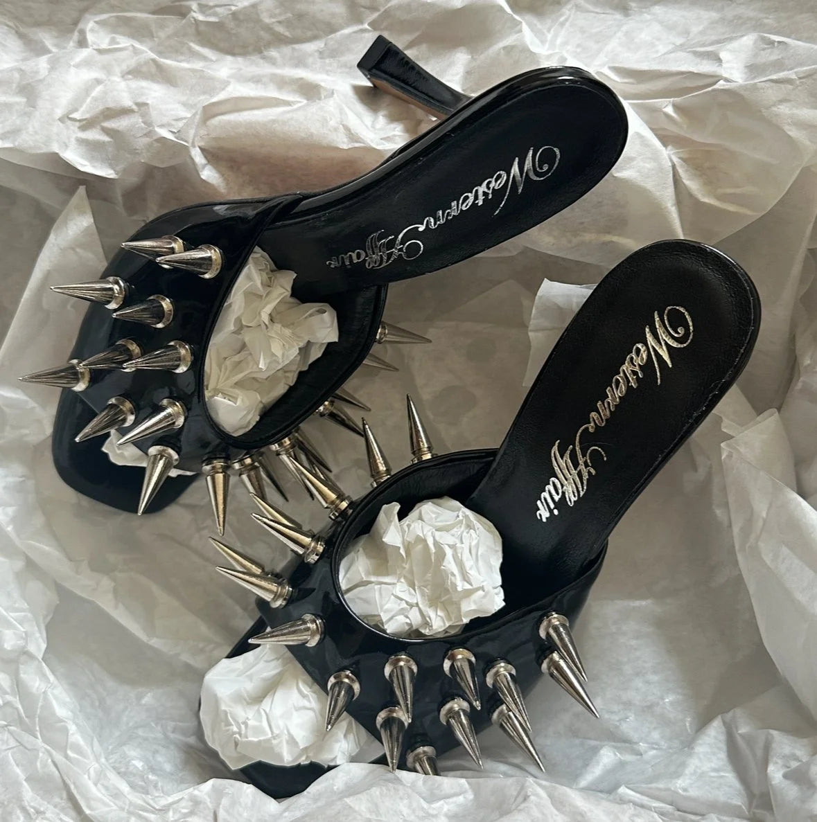 Spotlight heels in black