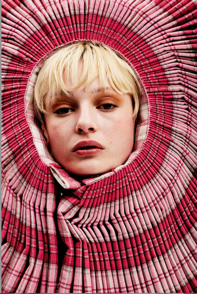 Énorme coiffe en tartan rose