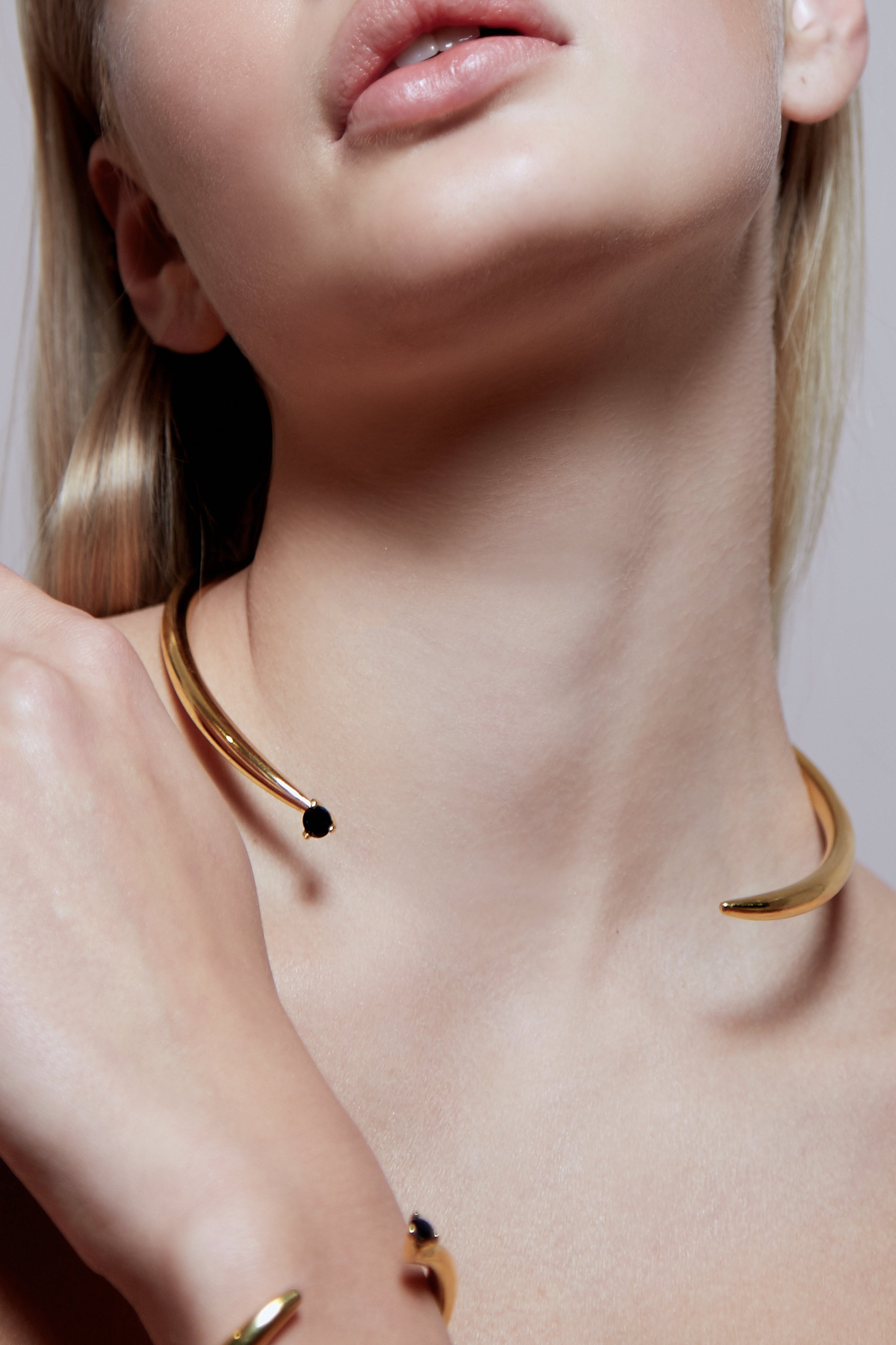 Luna sapphire choker