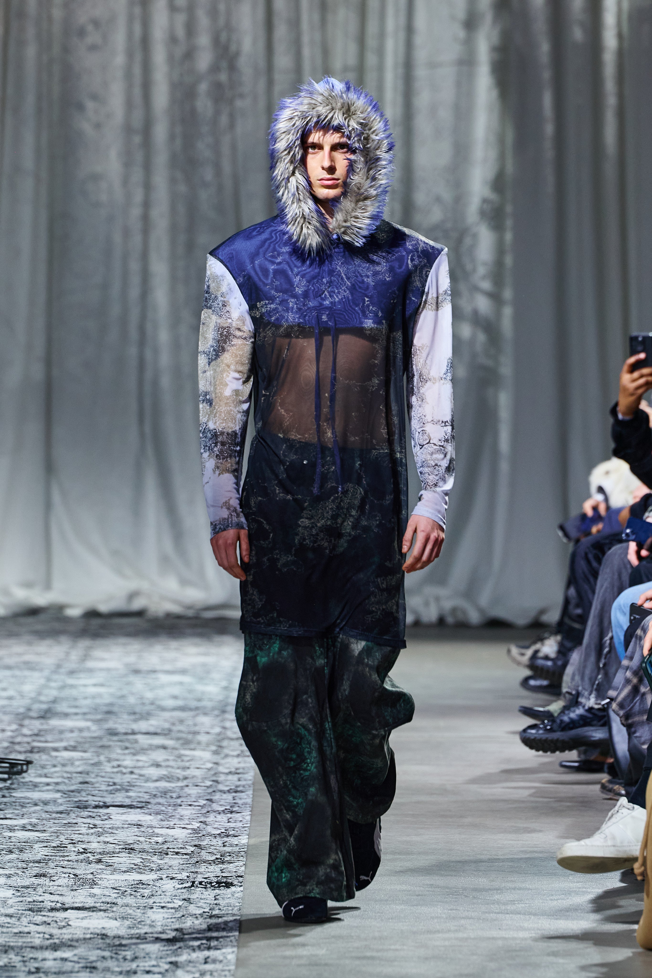 Chaperon hood blue