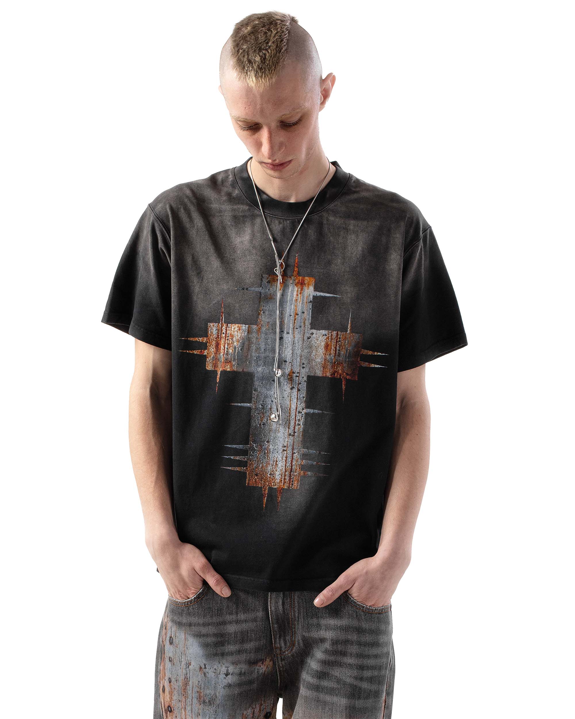 Black rust cross t-shirt