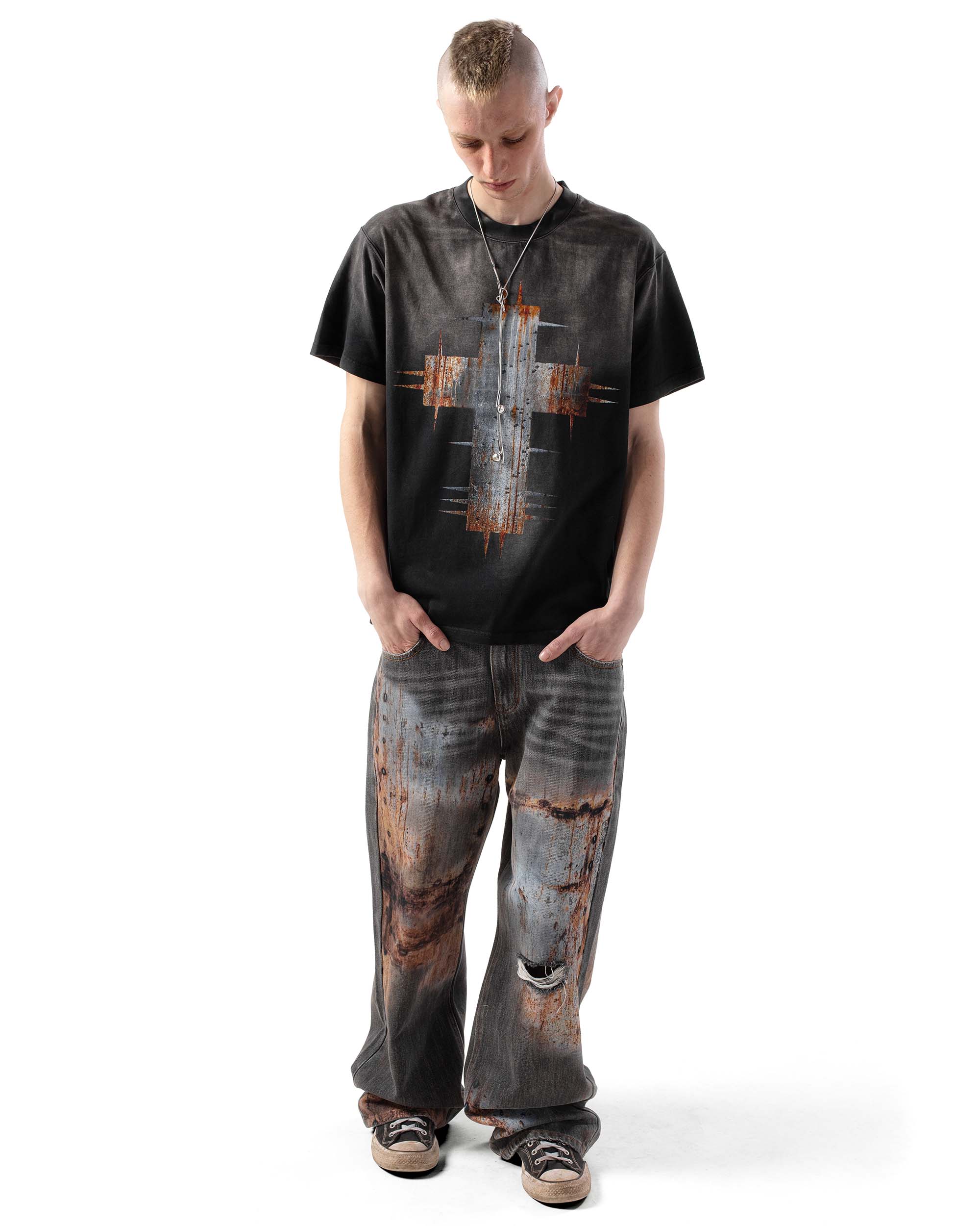 Black rust cross t-shirt