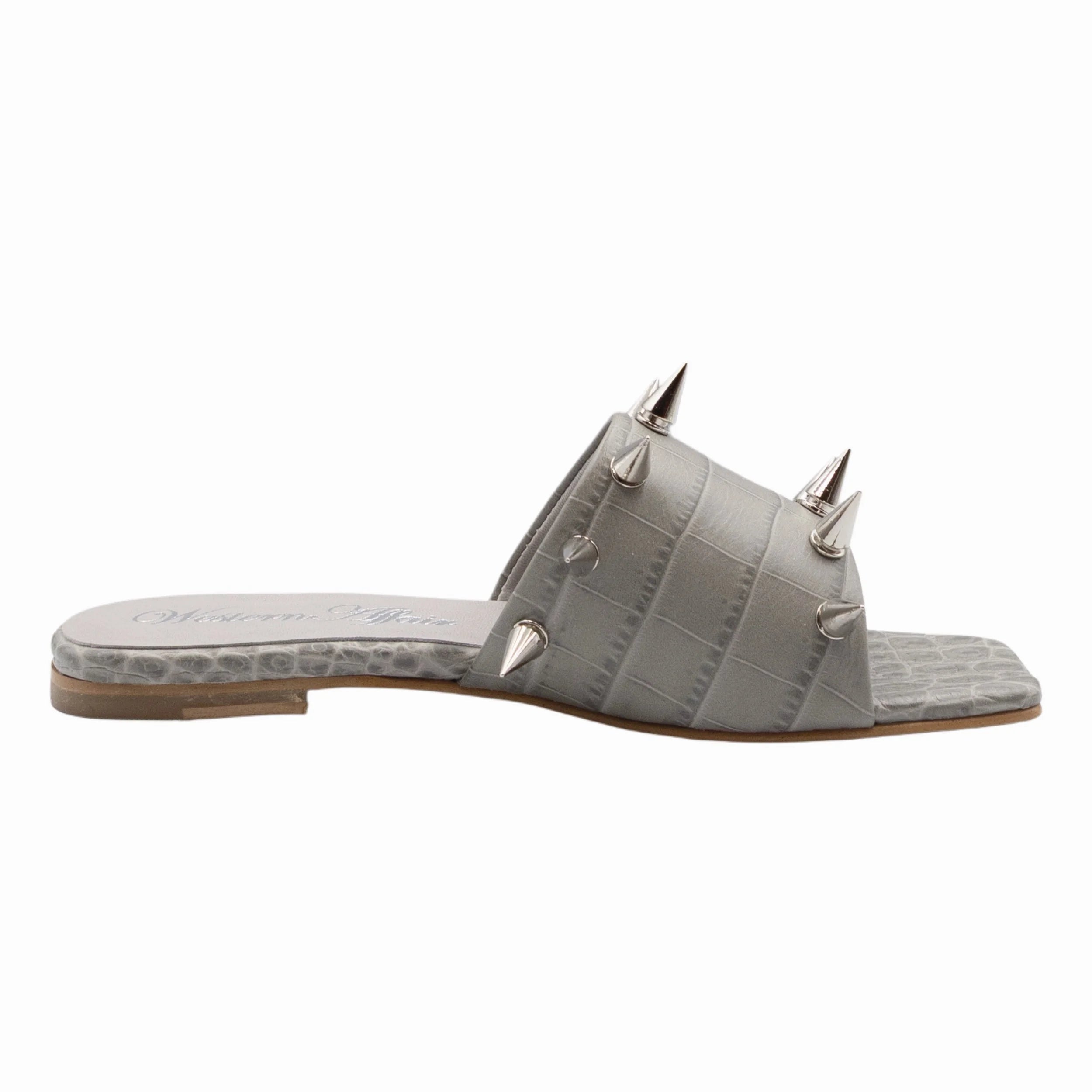 Spotlight flats in dove