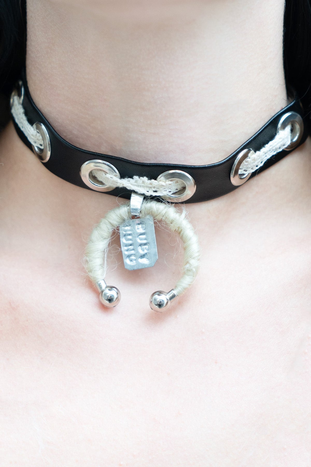 Hooked hair belt choker