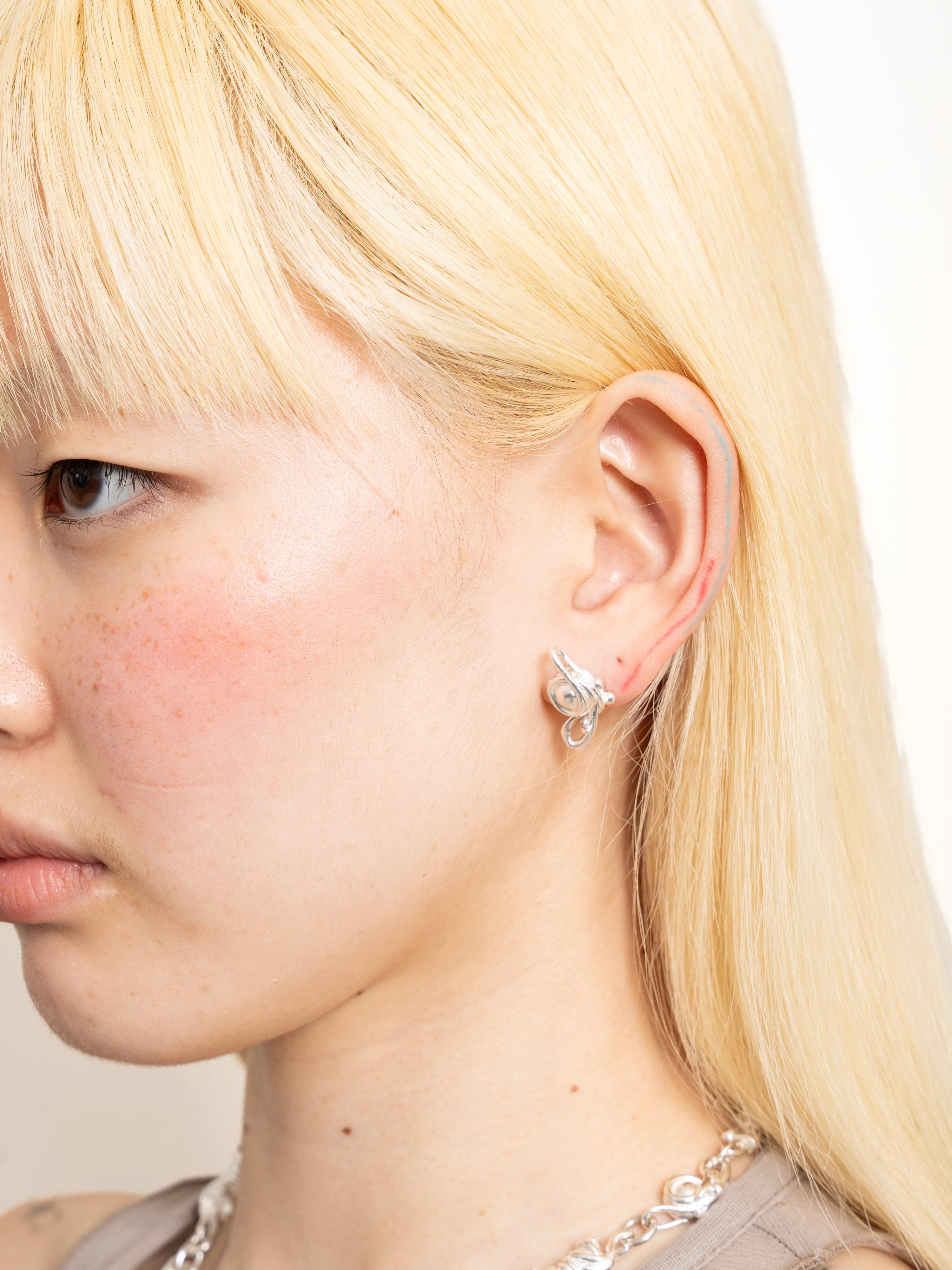 Omyo ear studs