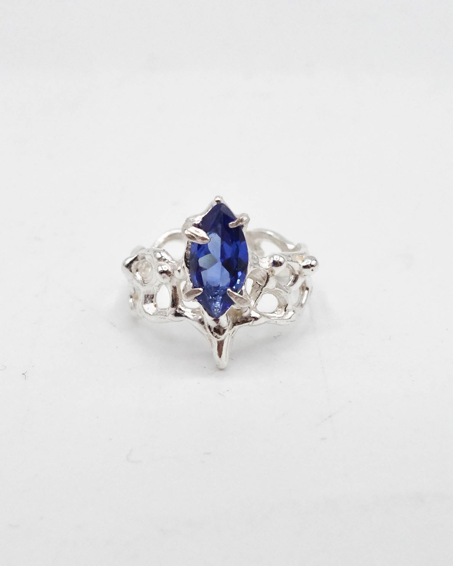 Daphne ring
