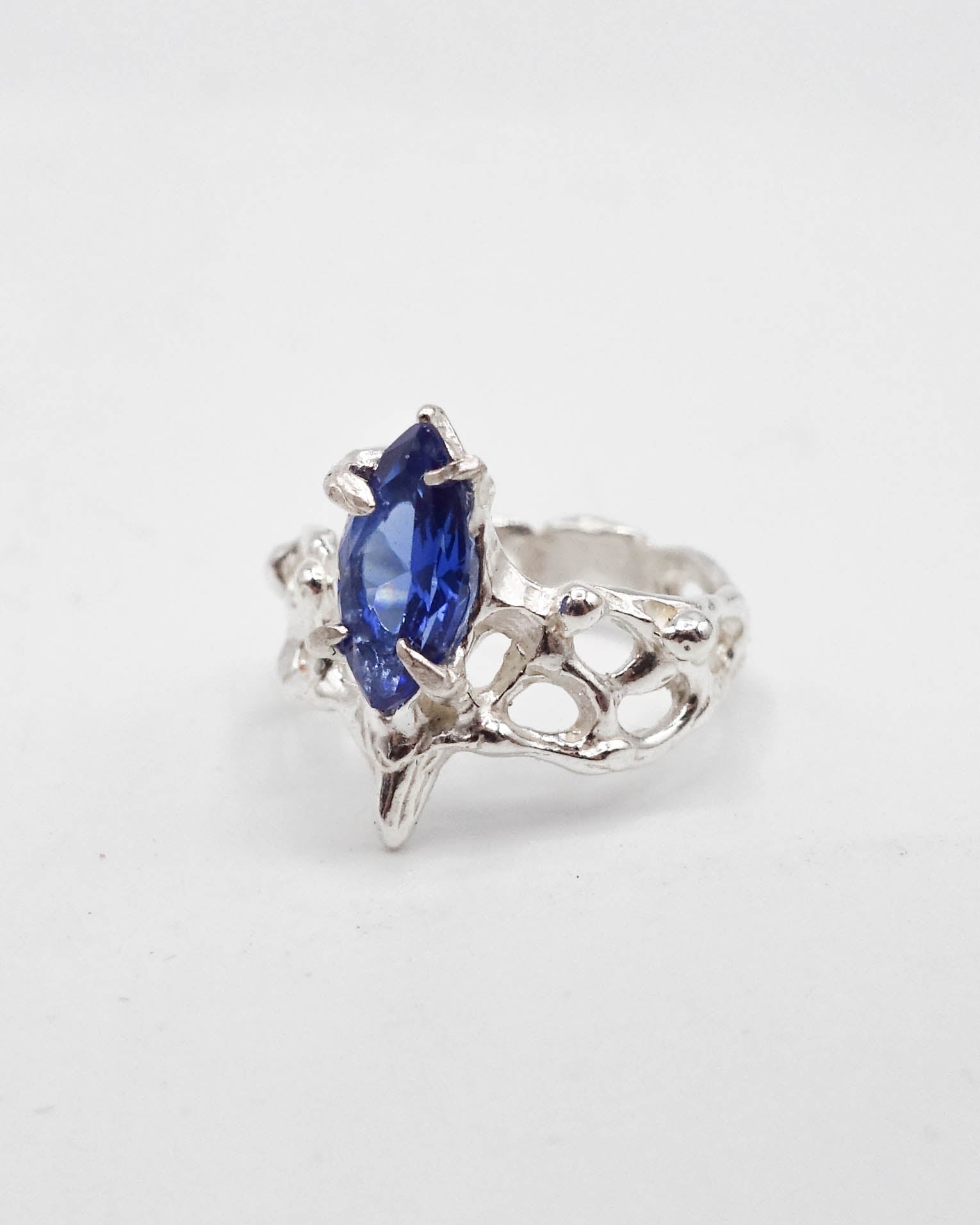 Daphne ring