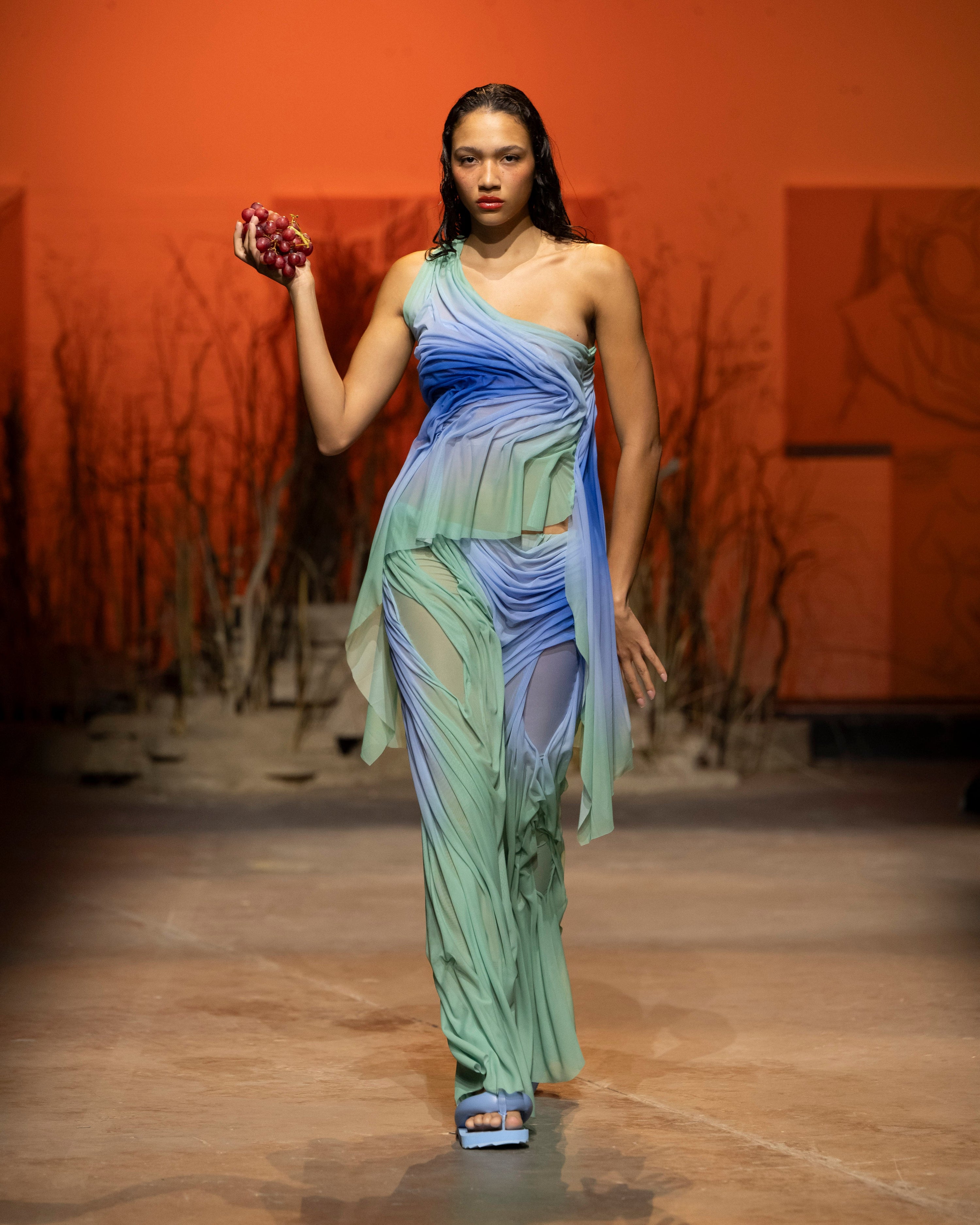 Wetlook gradient trousers