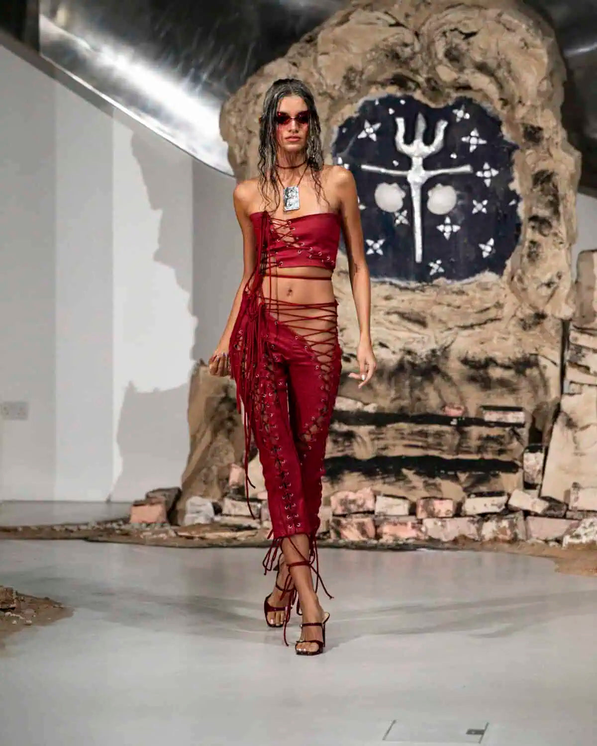 Siren capri pants red