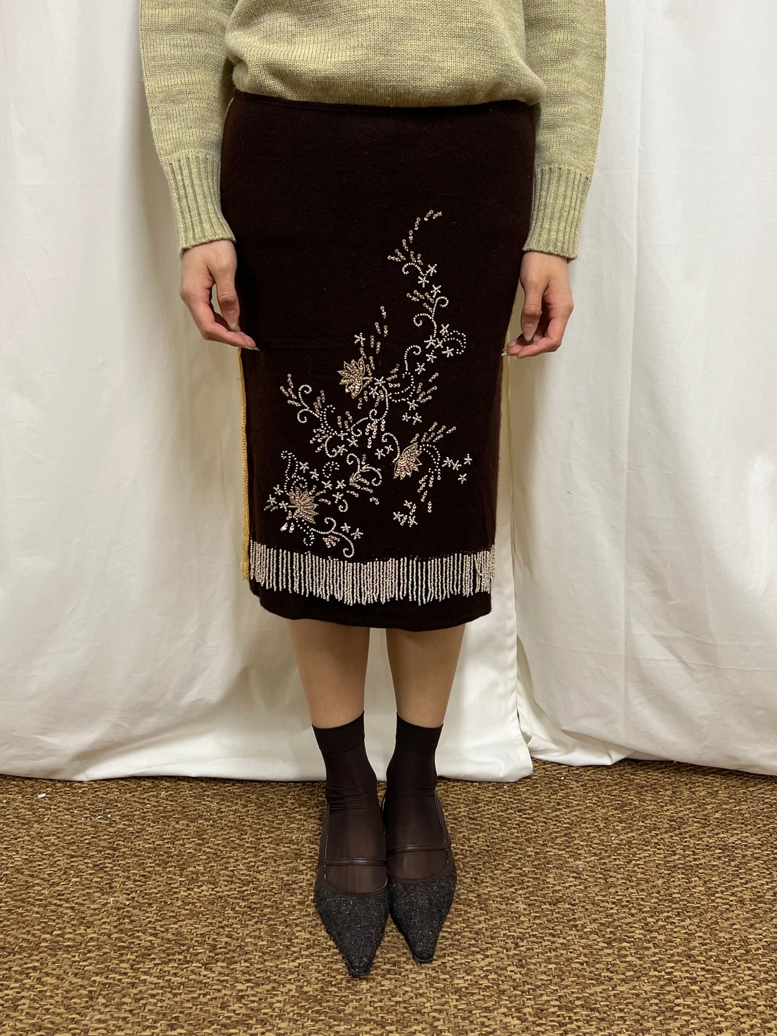 Embroidered knit skirt