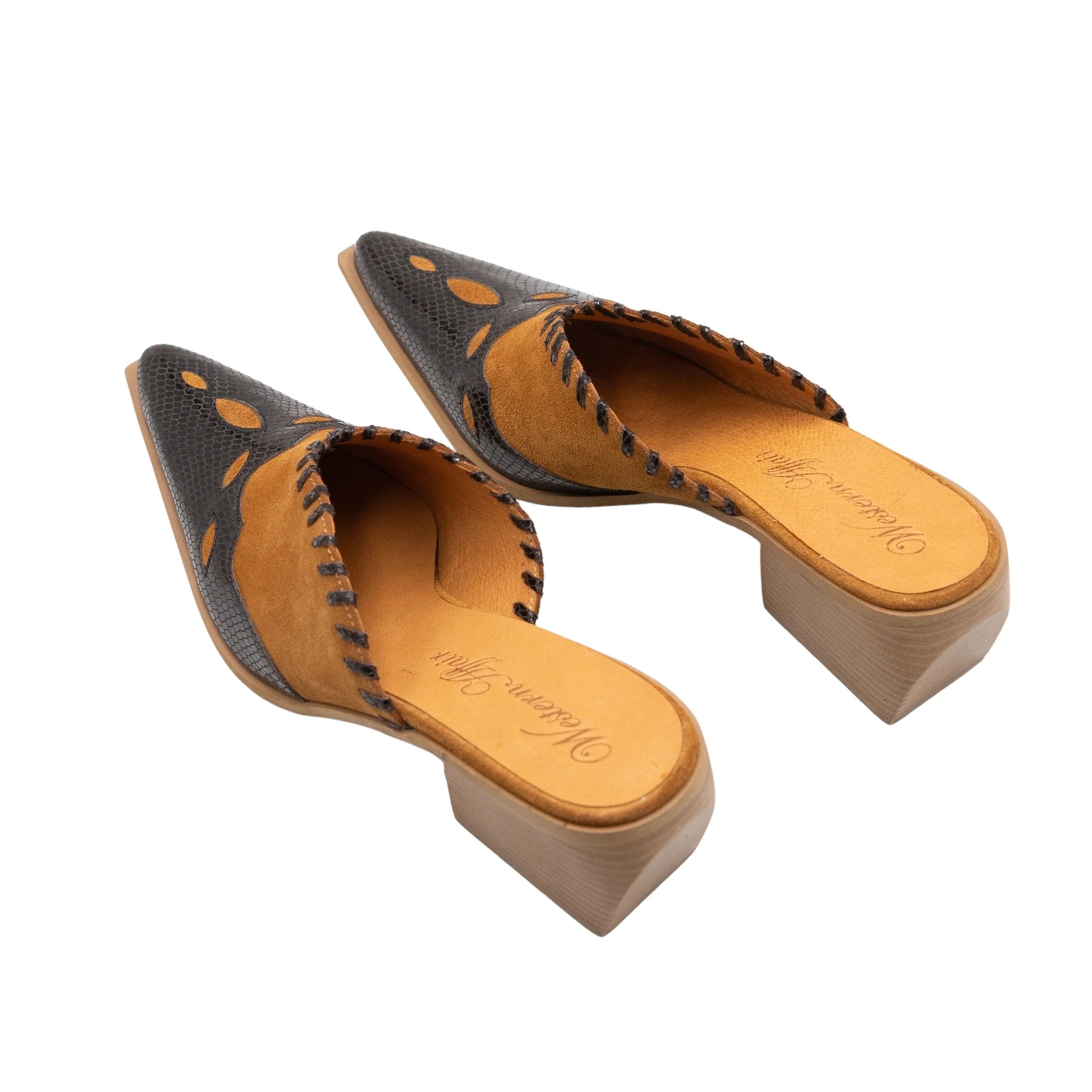 Bronc mules in hoedown