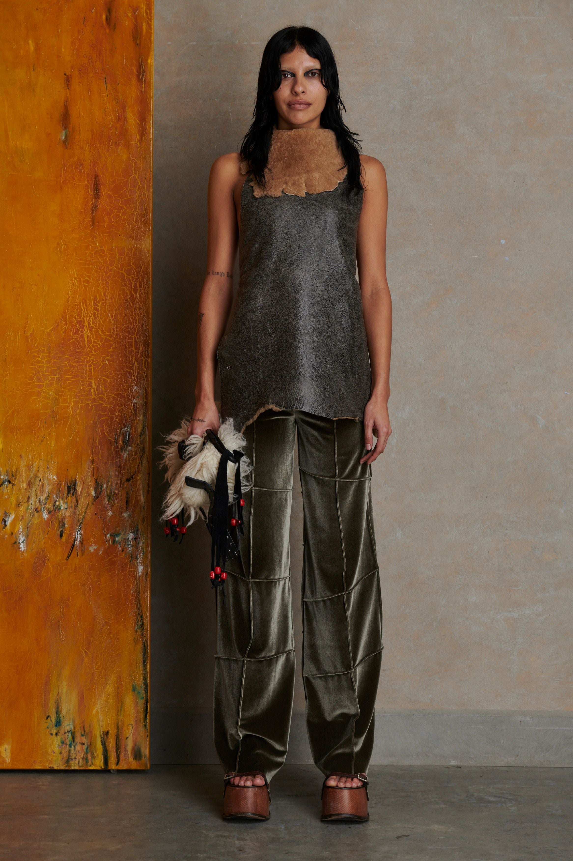 Vys halter in brown