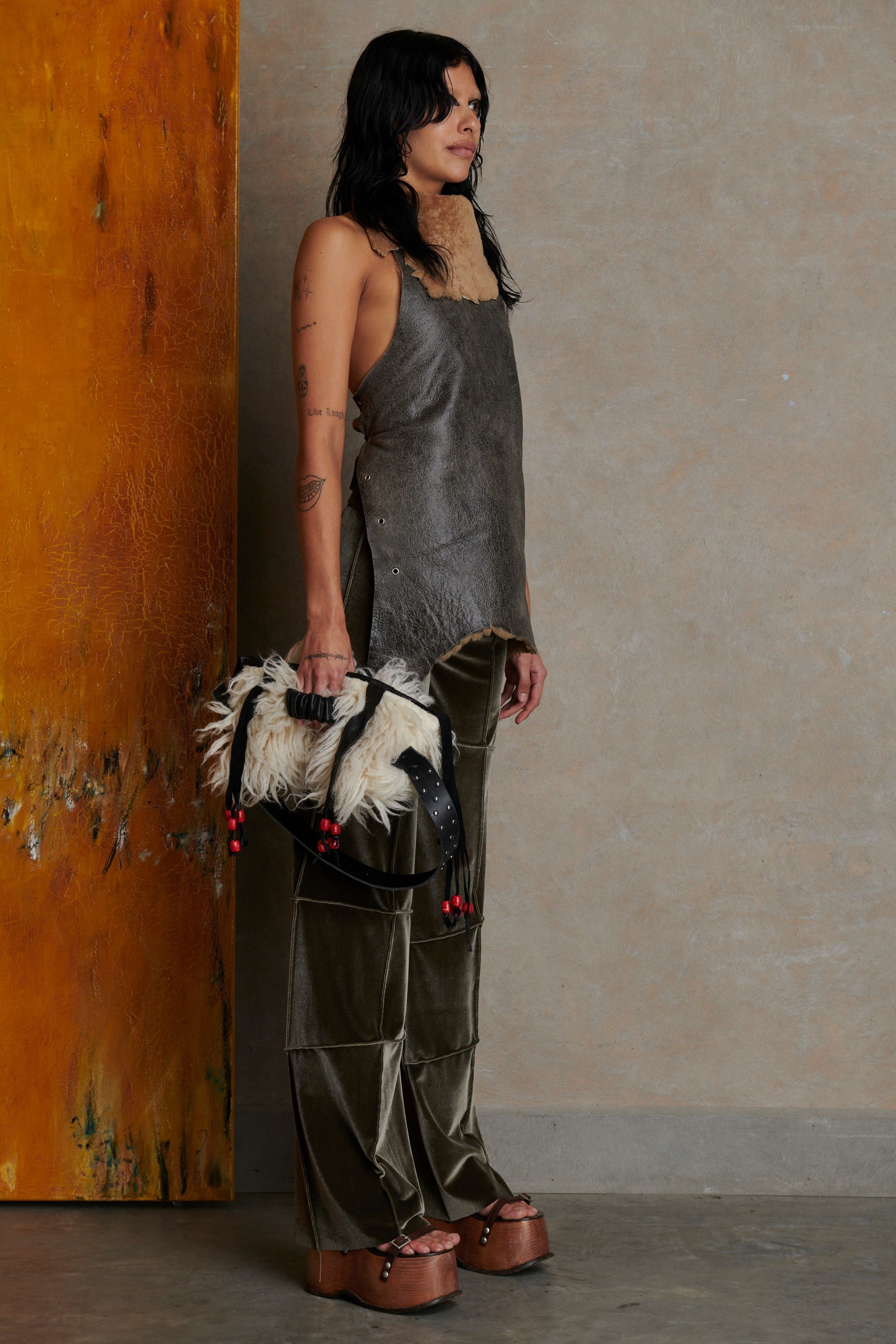 Vys halter in brown