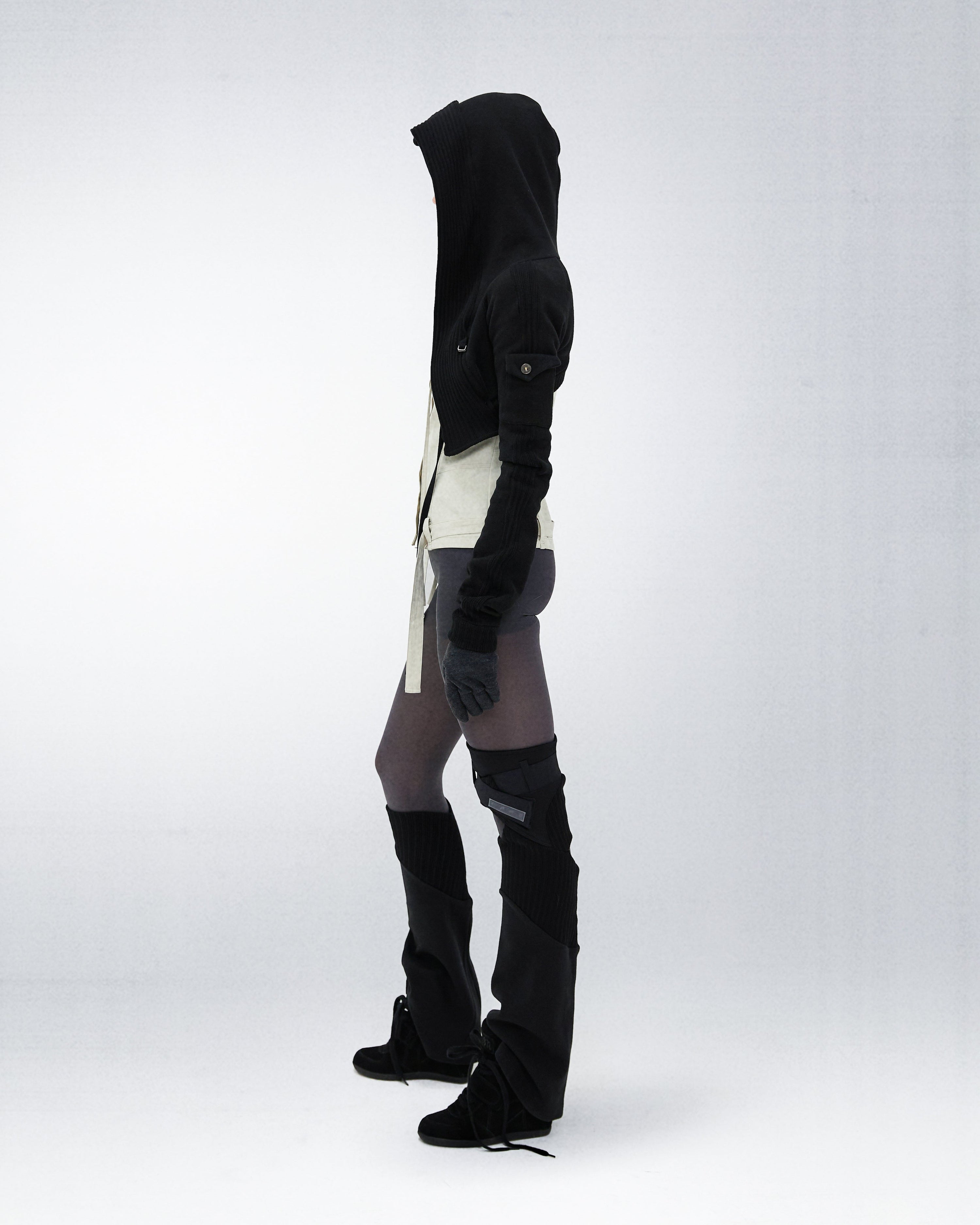 Asymmetric leg warmer