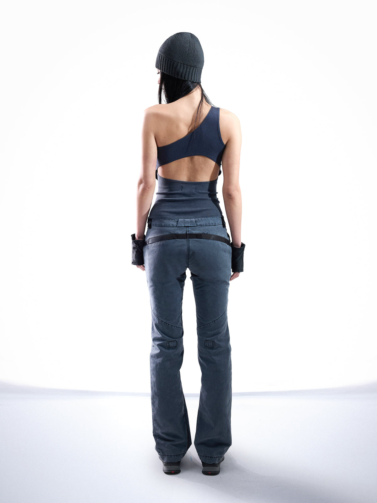 Asymmetric waist pants