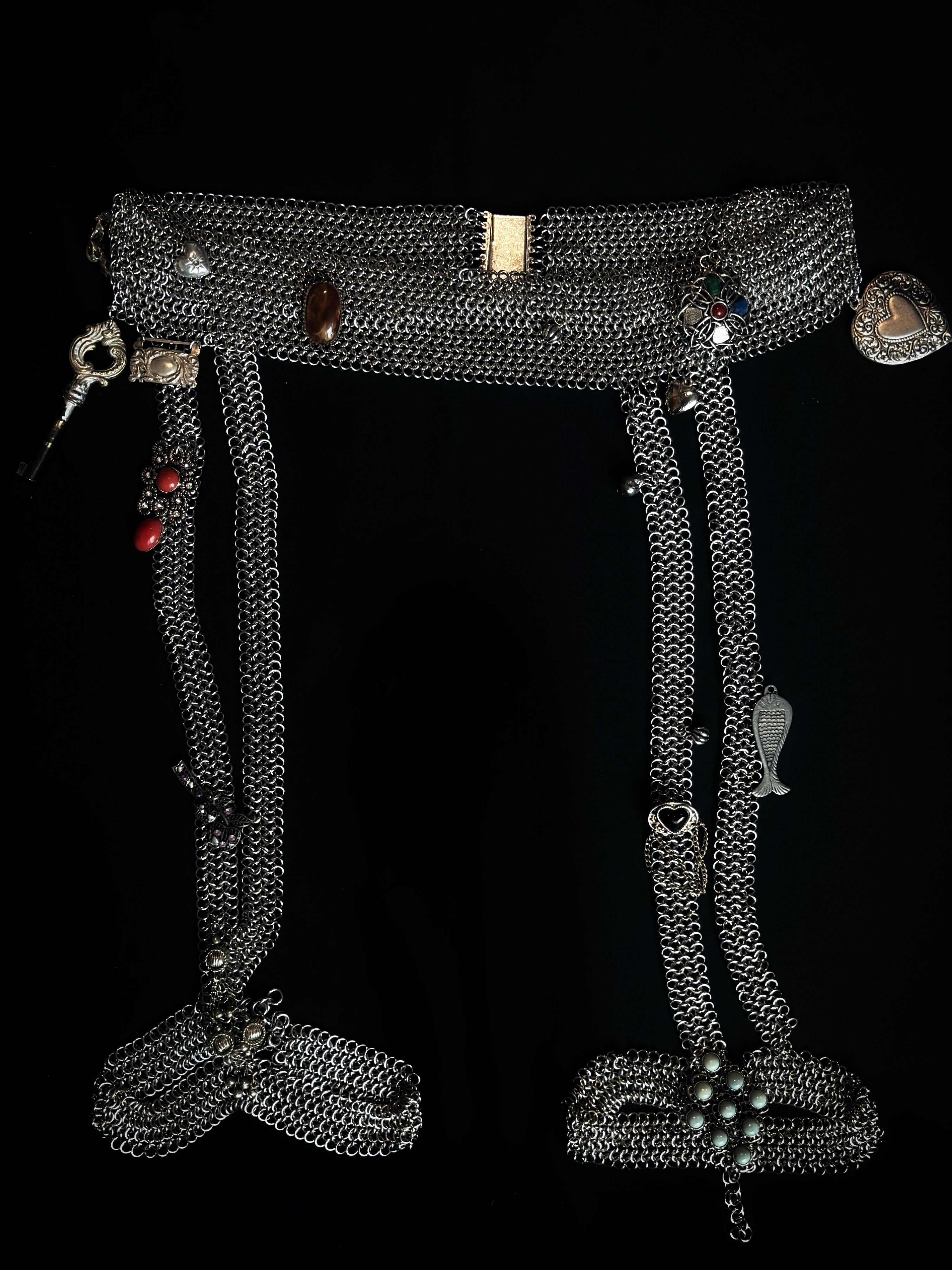 Chainmail garter