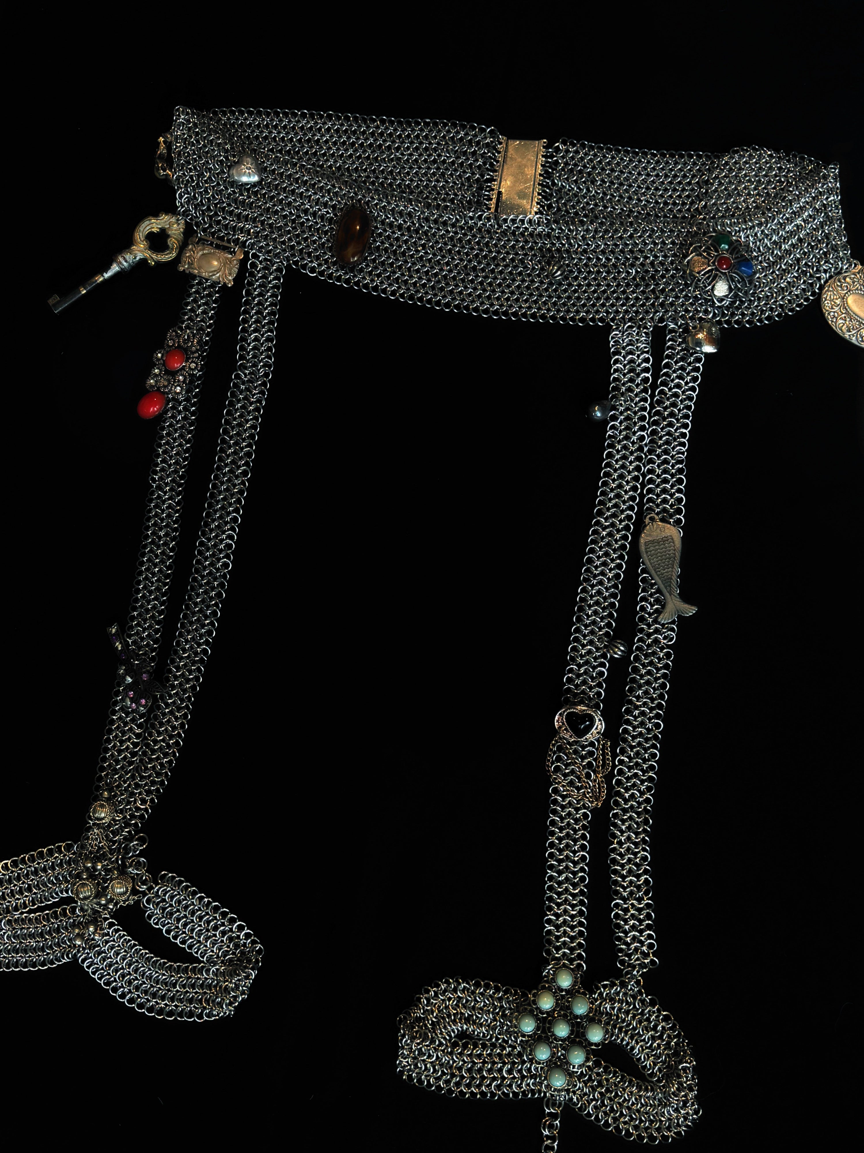 Chainmail garter