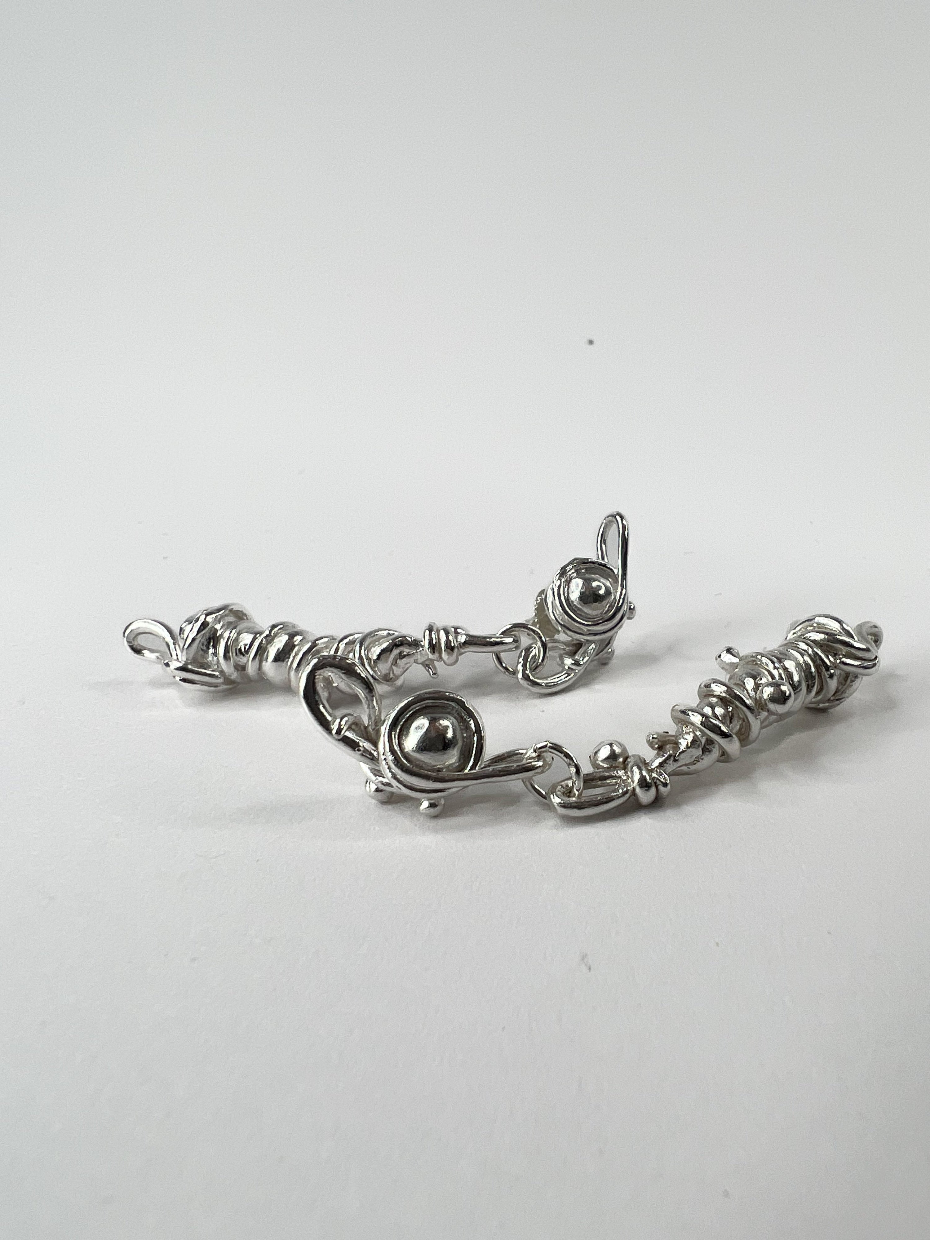 Omyo pendulum ear studs