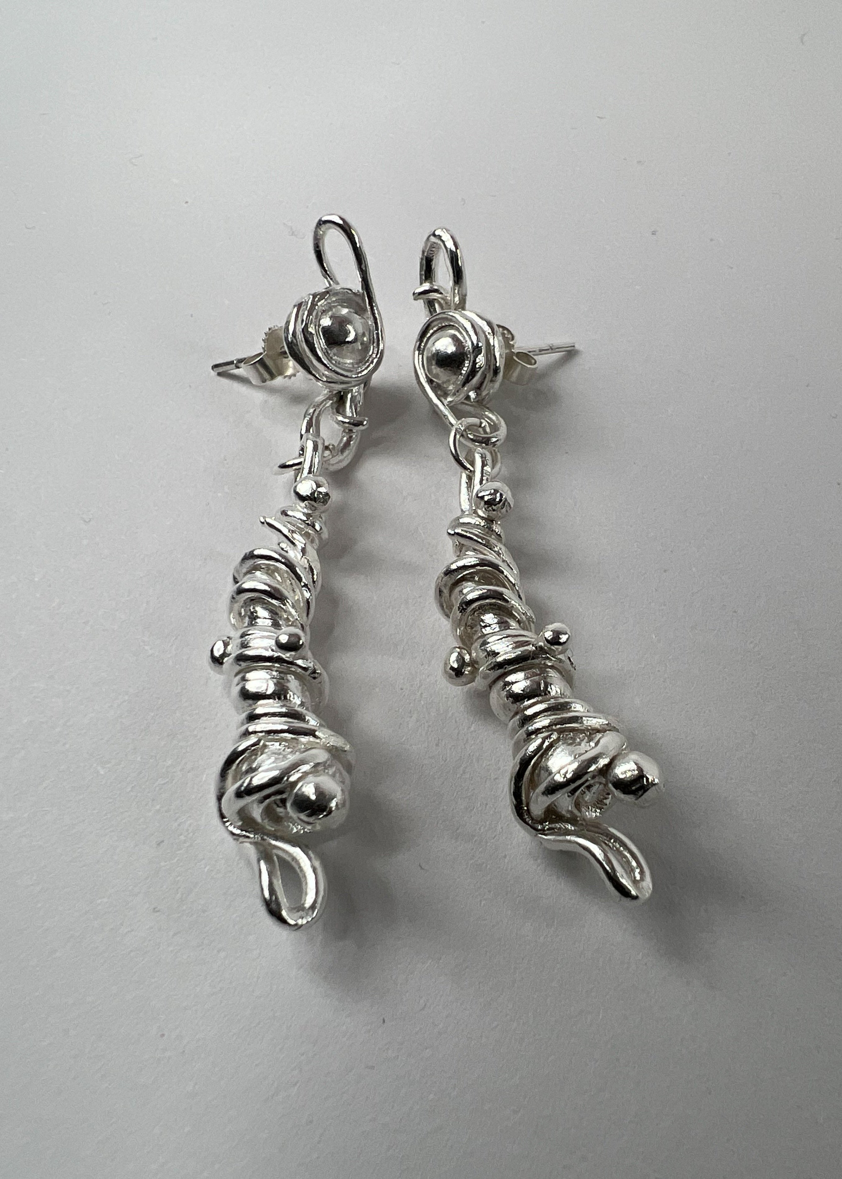 Omyo pendulum ear studs