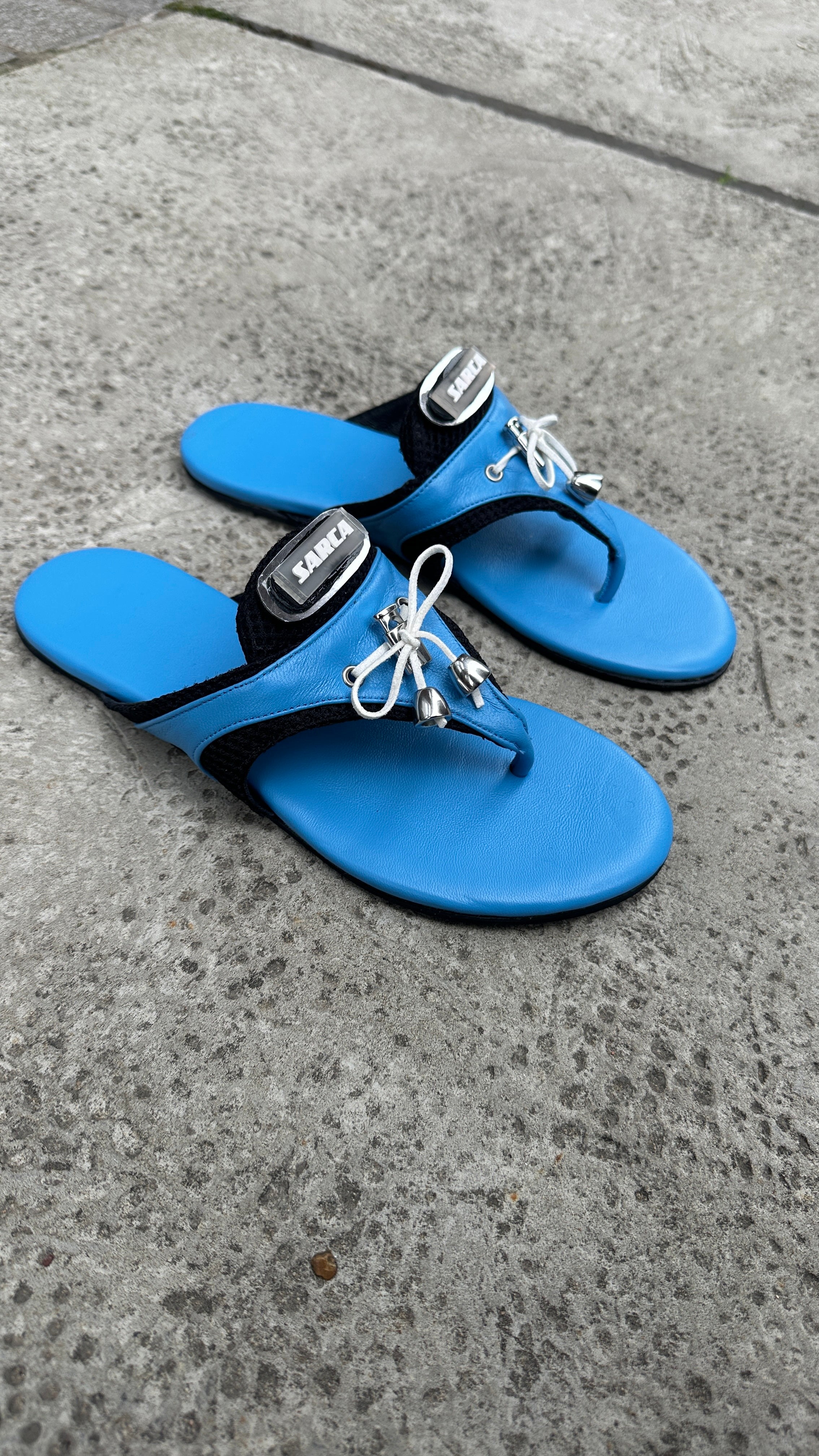 '6 flat sandal with sock