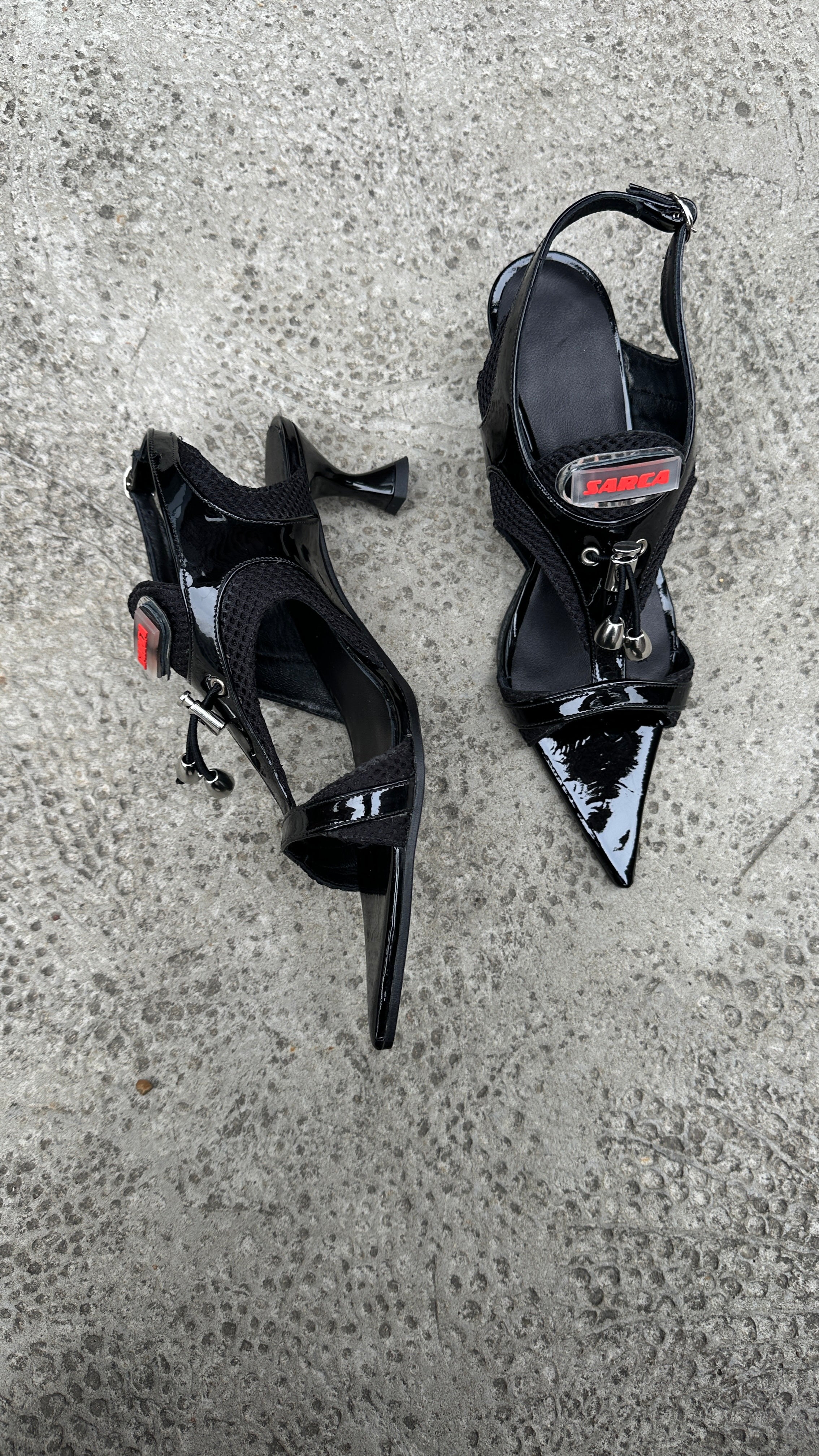 '2 "snowflake" black sandal boot