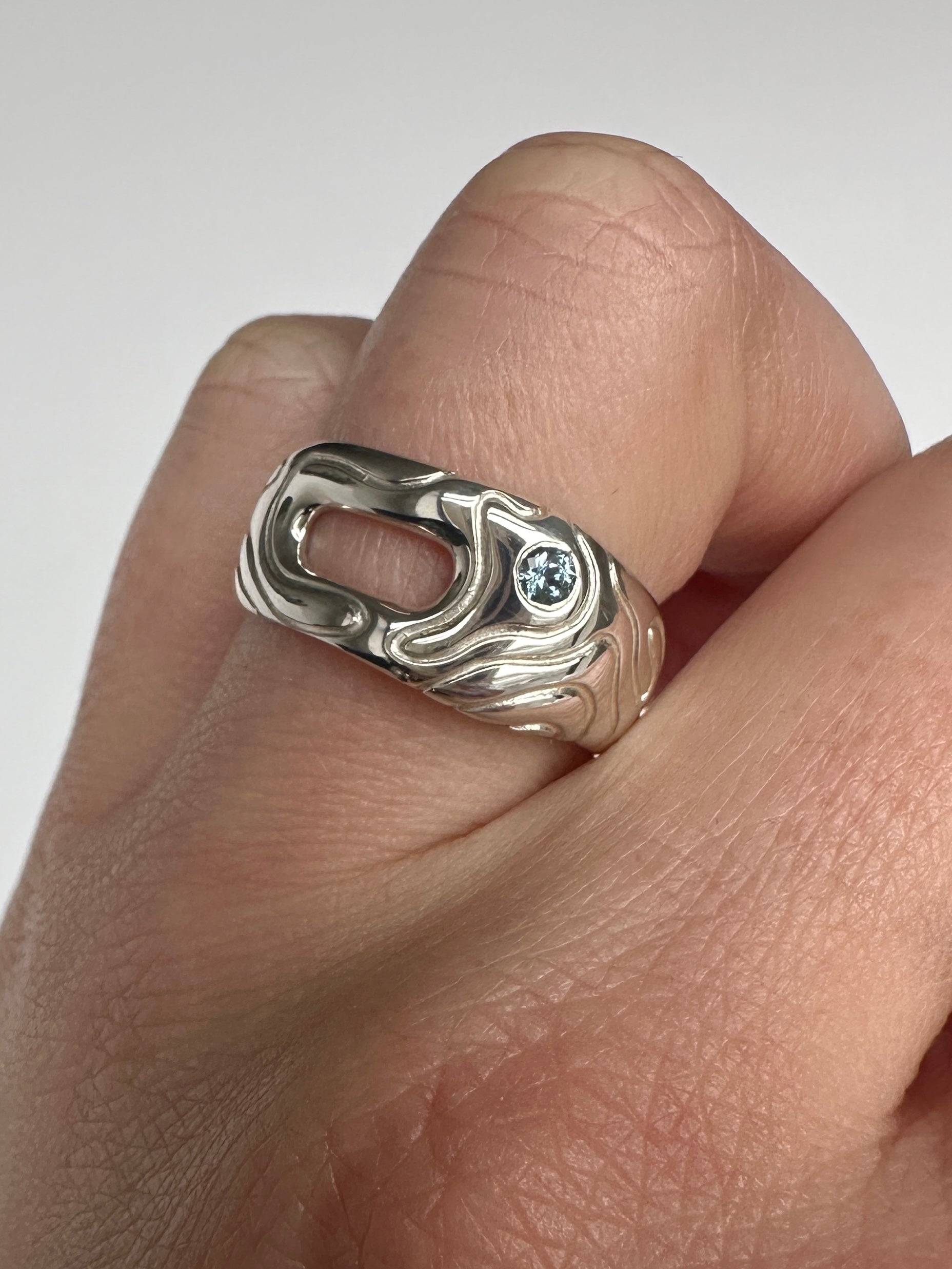 Globe ring thin