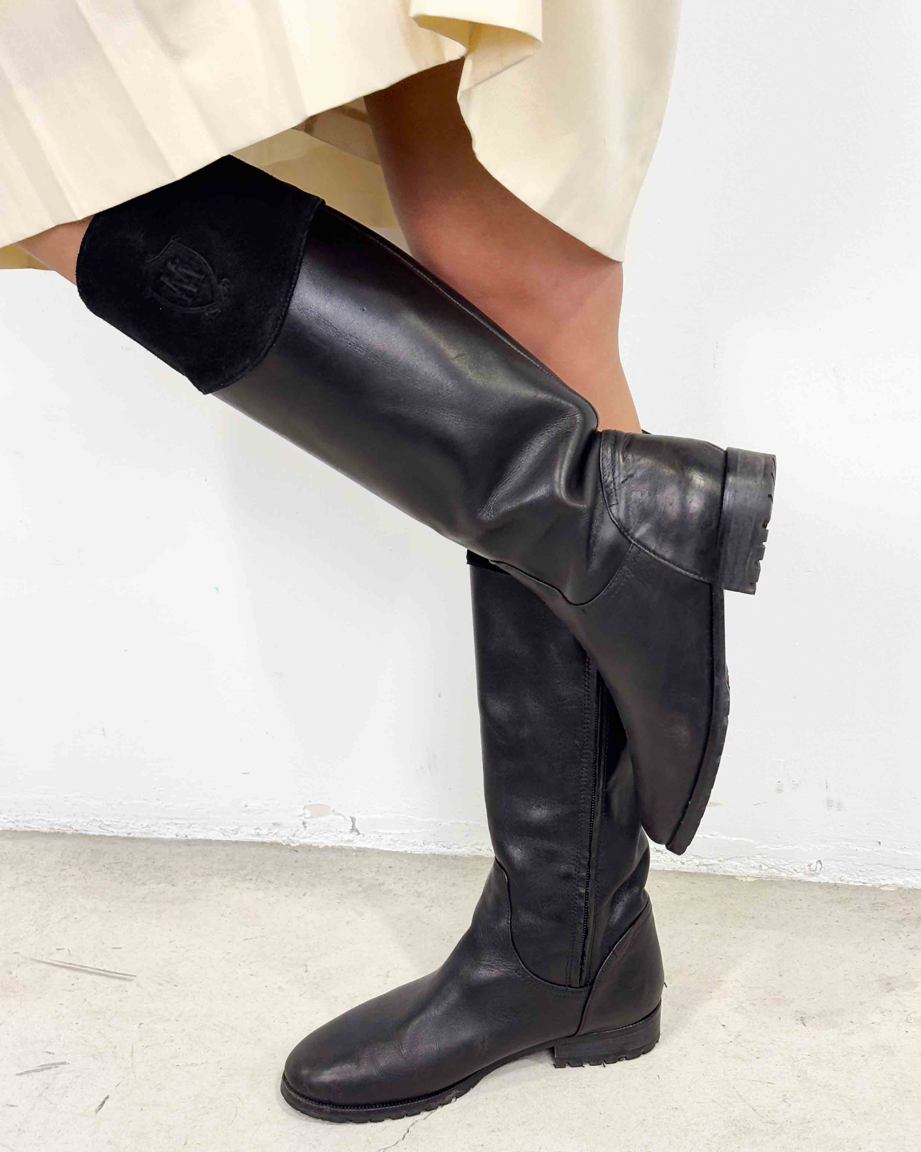The coline boots